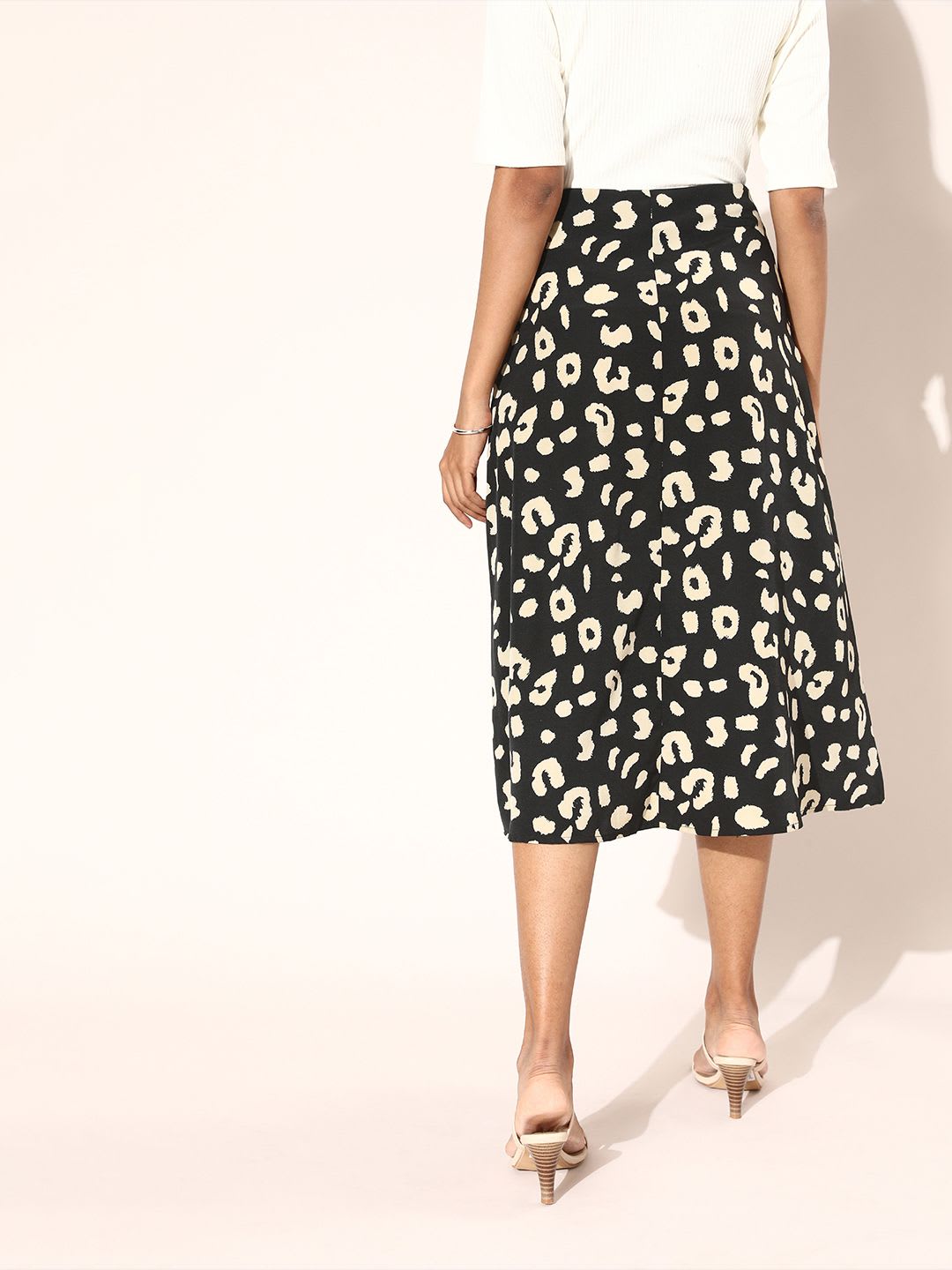 Berrylush Women Black Abstract Animal Printed Skirt - right view