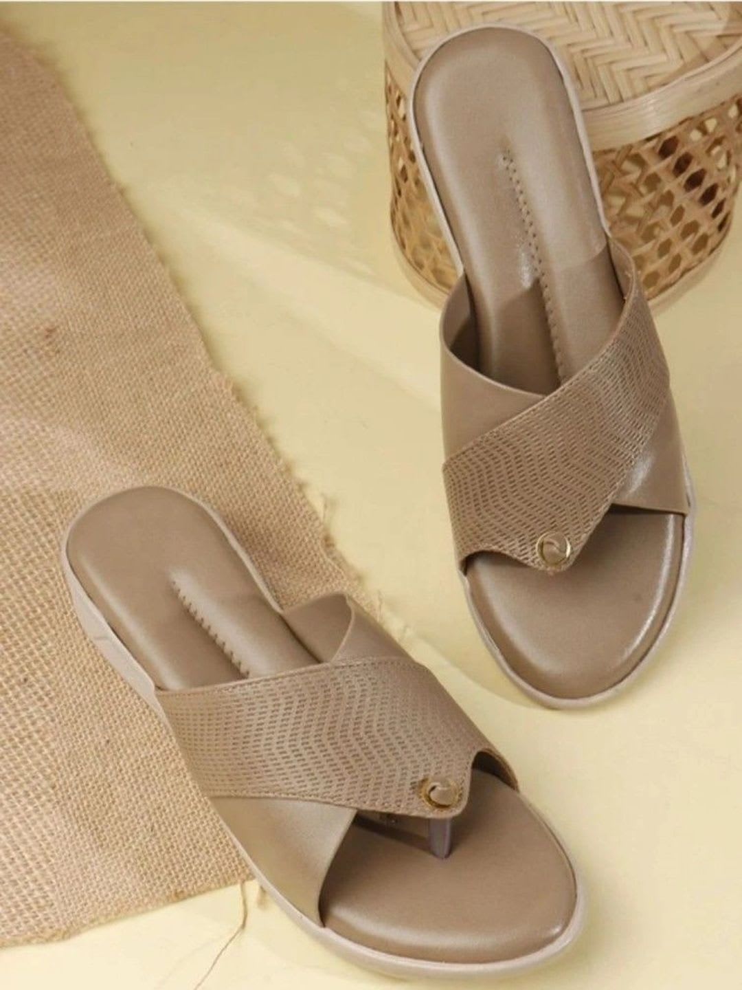 HUNYZA FOOTWEAR Women Textured Open Toe Flats - default view