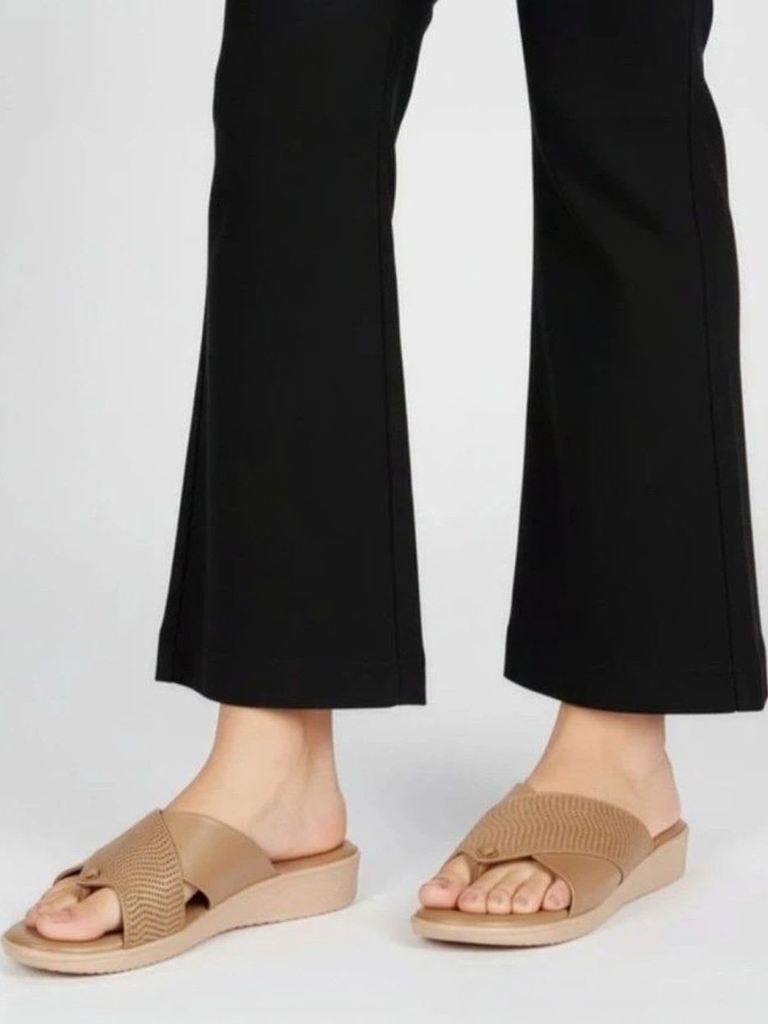 HUNYZA FOOTWEAR Women Textured Open Toe Flats - back view