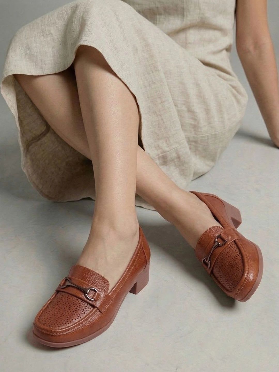 carrito Women Perforations Loafers - default view