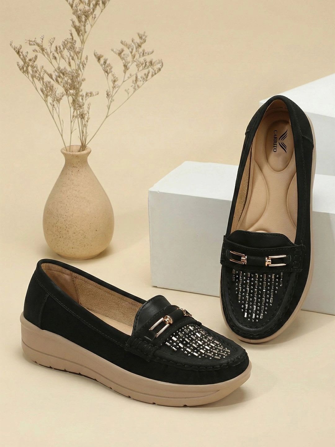carrito Women Textured Loafers - default view