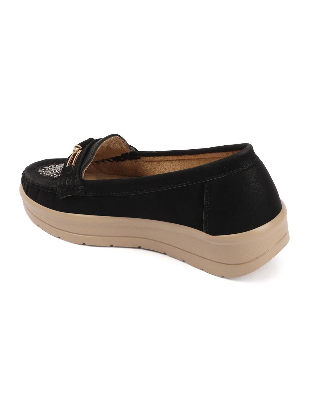 carrito Women Textured Loafers - back view