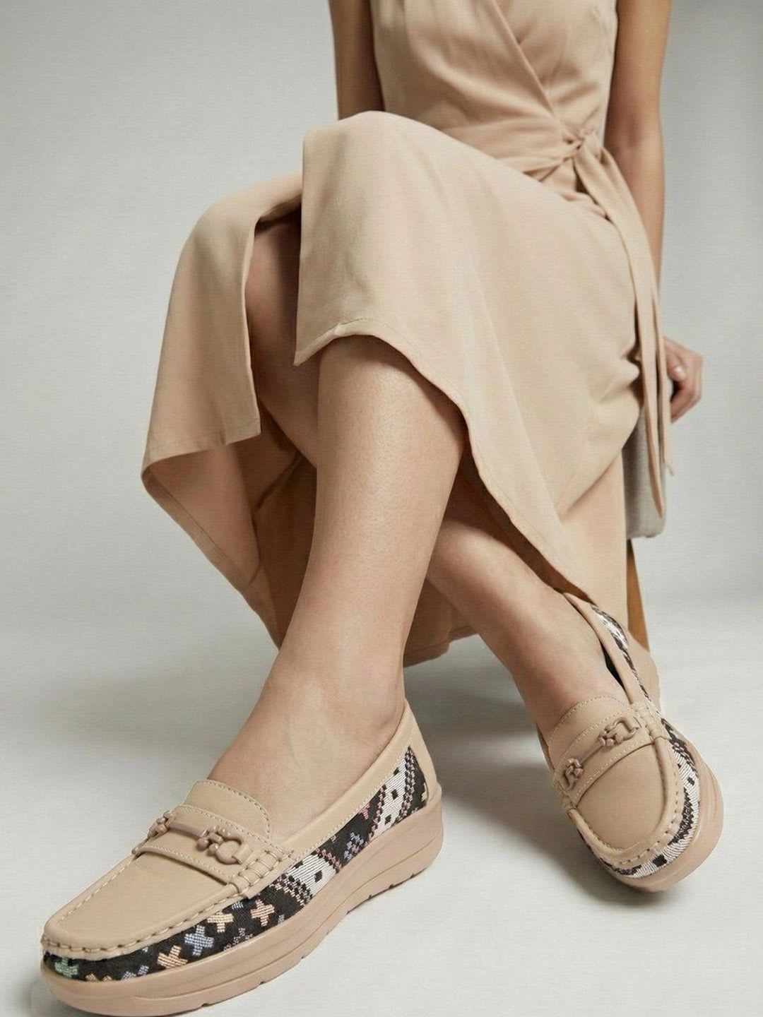carrito Women Printed Loafers - right view
