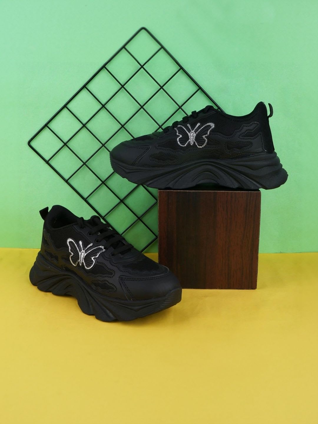BAESD Women Textured Sneakers - default view