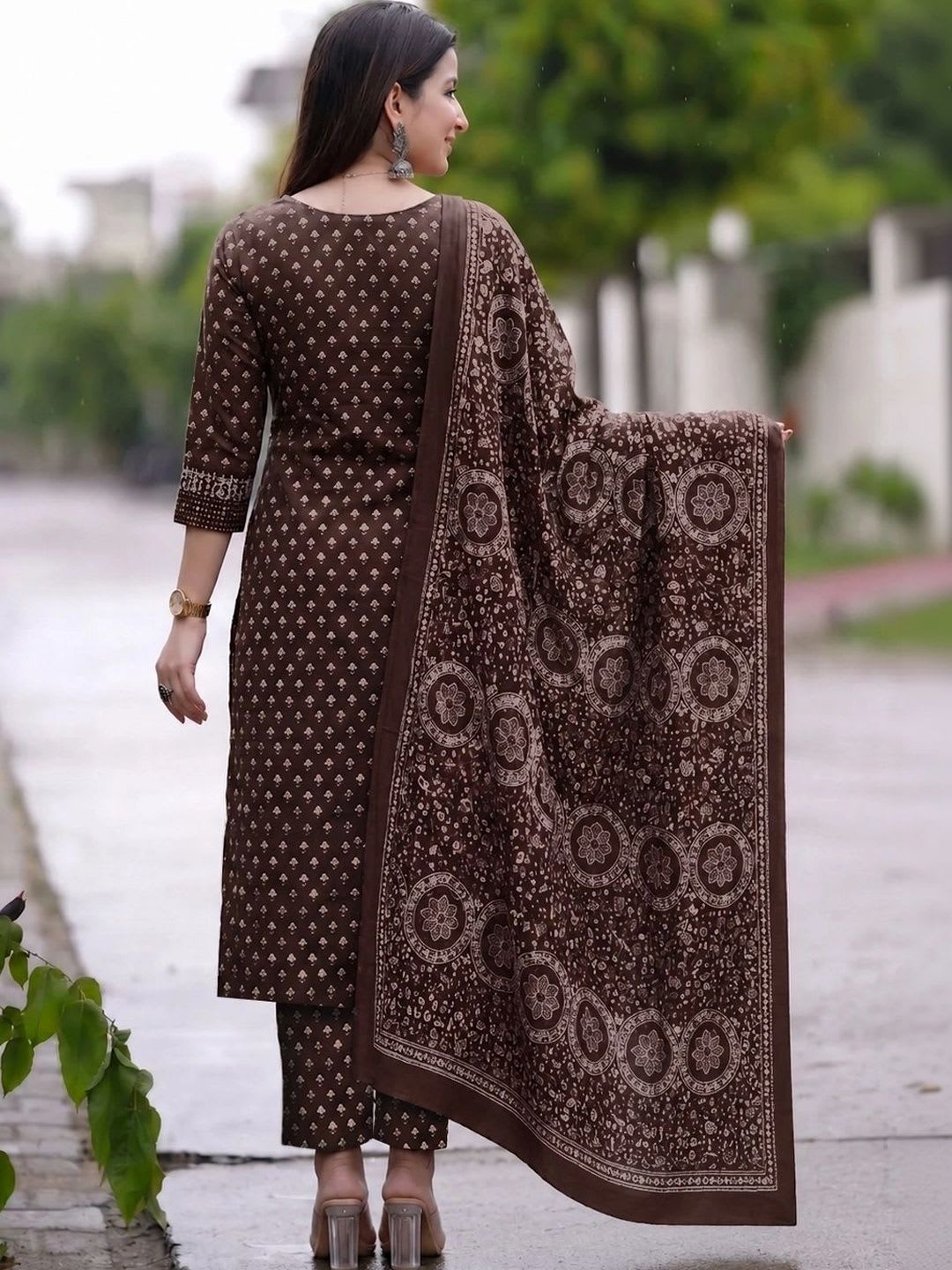 Aaghnya Women Ethnic Motifs Printed Regular Kurta with Trousers & With Dupatta - right view