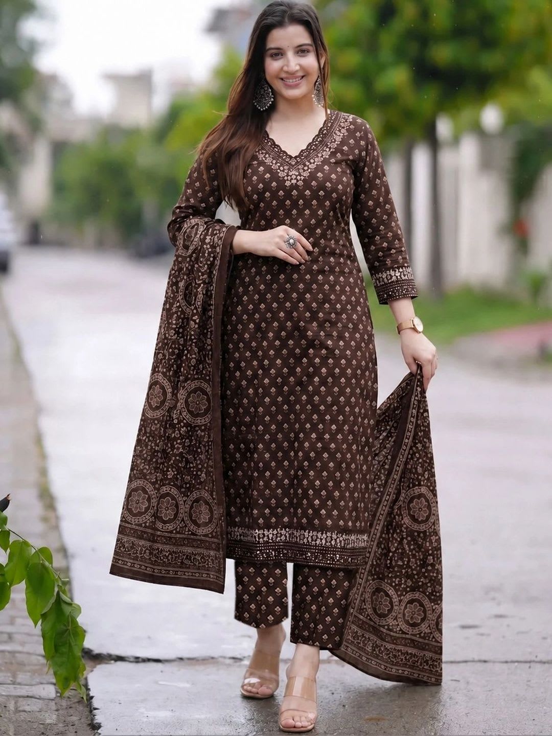 Aaghnya Women Ethnic Motifs Printed Regular Kurta with Trousers & With Dupatta - back view