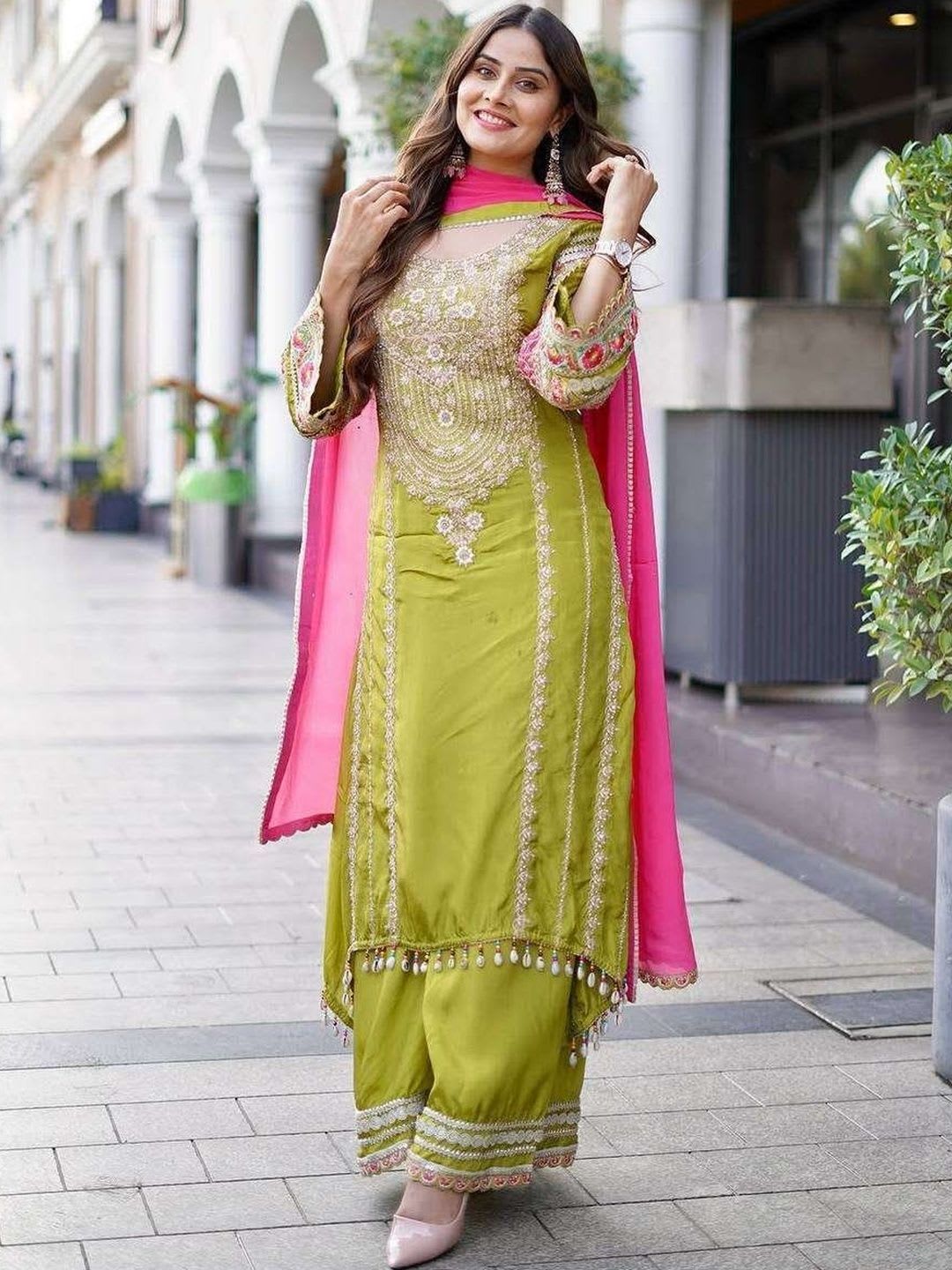 ELIINDRA Women Ethnic Motifs Embroidered Regular Thread Work Kurta with Palazzos & With Dupatta - back view