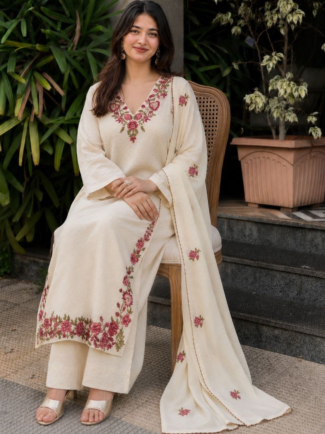 Aaghnya Women Floral Embroidered Regular Thread Work Kurta with Palazzos & With Dupatta - right view