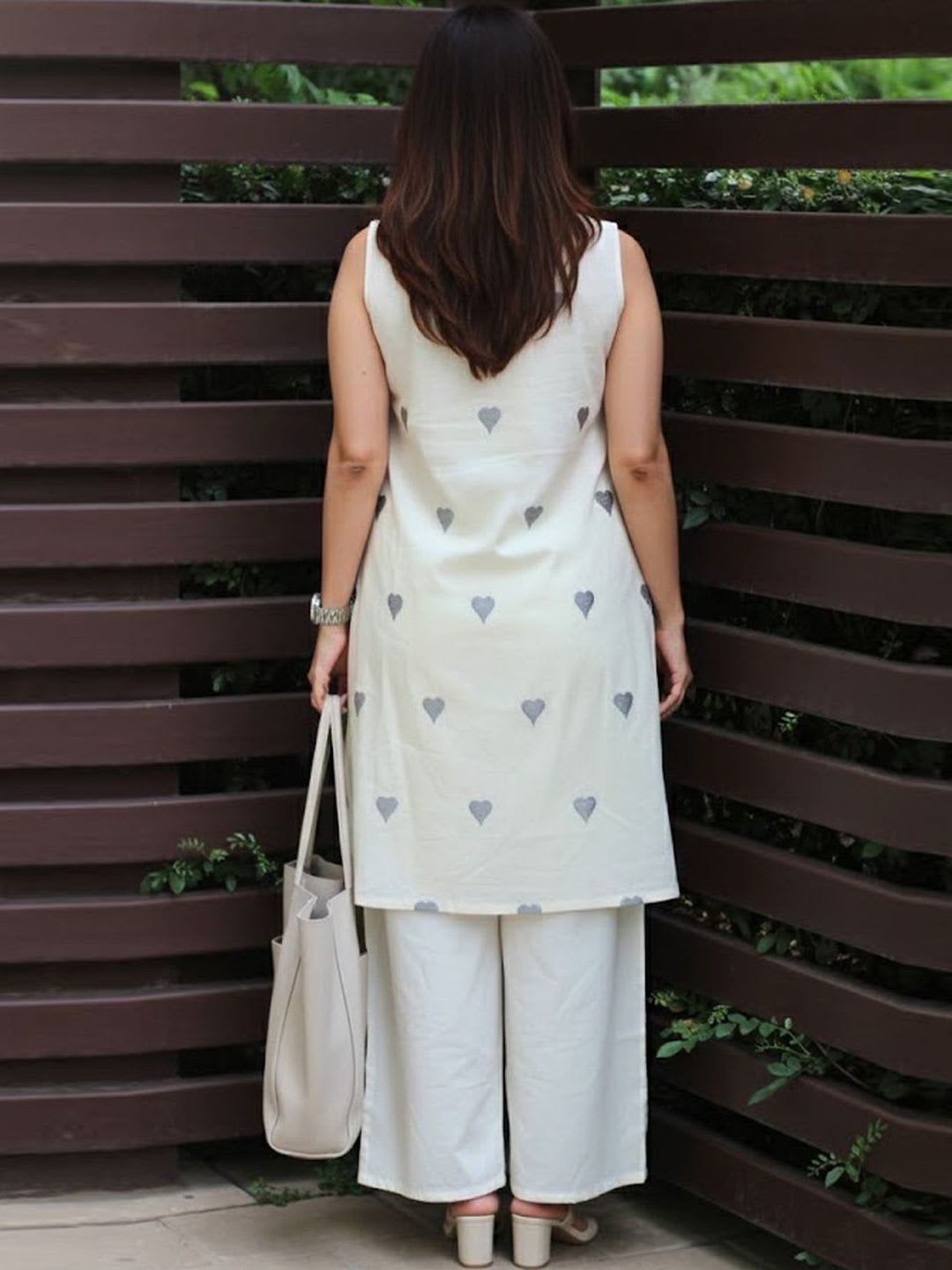 Aaghnya Women Printed Regular Kurta with Palazzos - back view