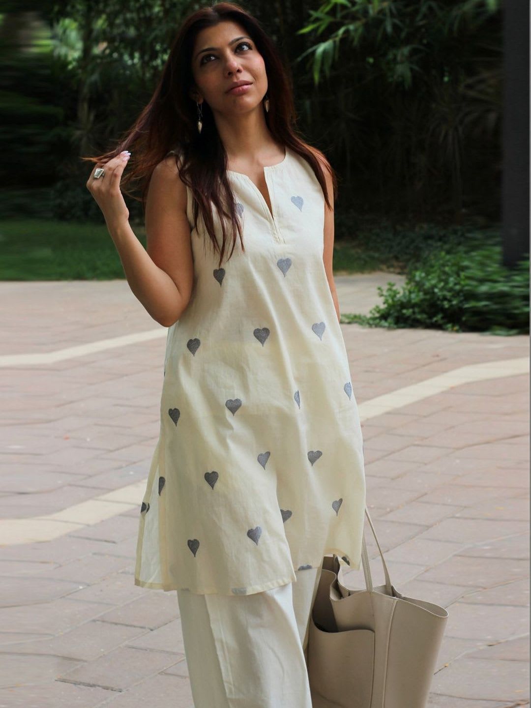 Aaghnya Women Printed Regular Kurta with Palazzos - left view