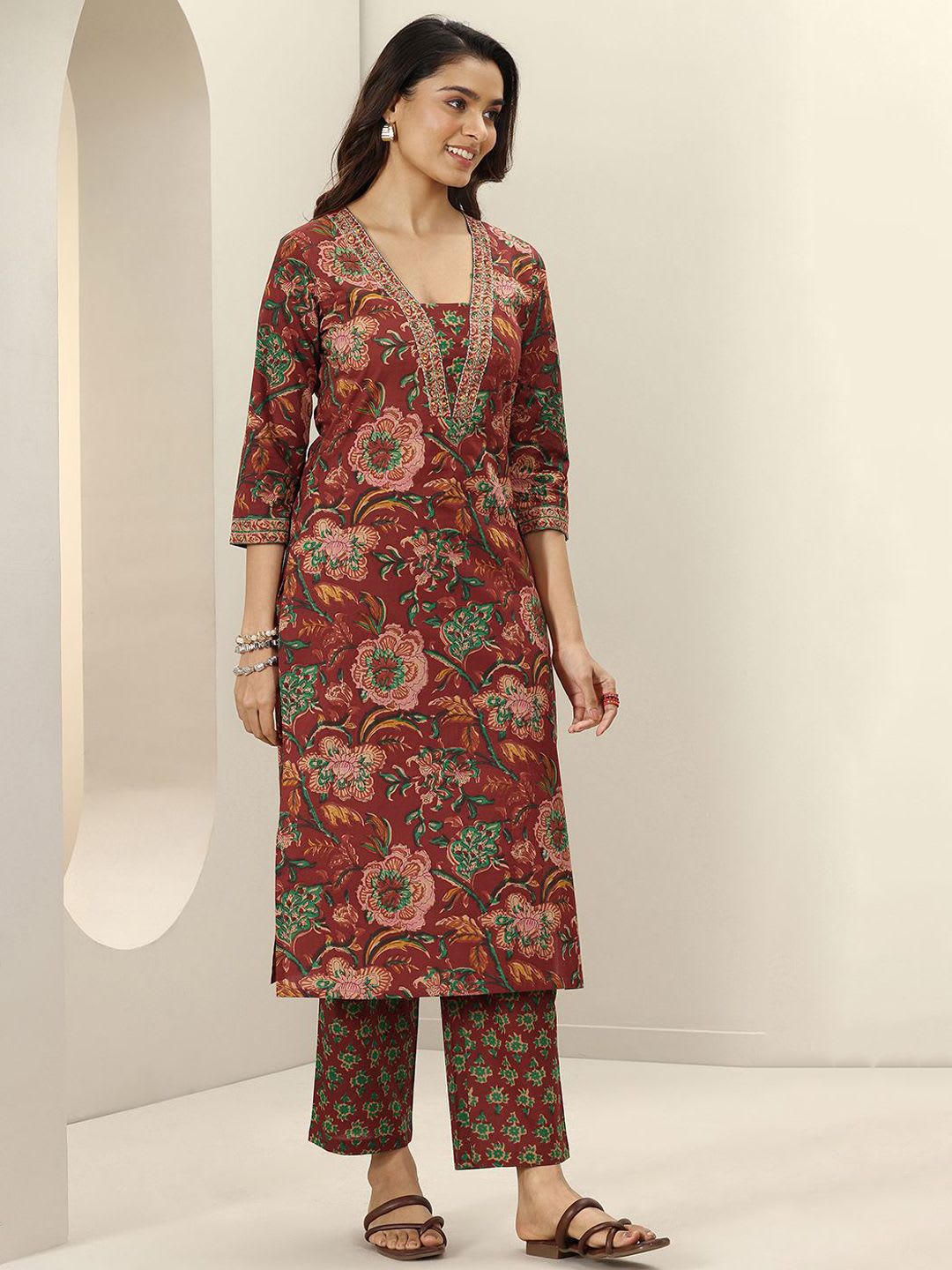 Libas Women Floral Printed Kurta with Trousers & Dupatta - right view