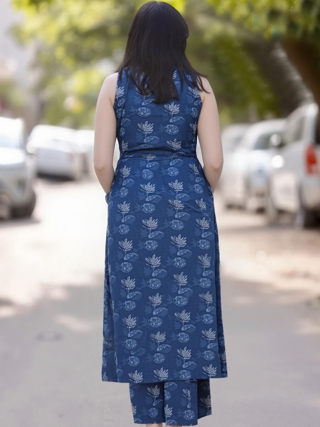 Aaghnya Women Floral Printed Regular Kurta with Palazzos - back view