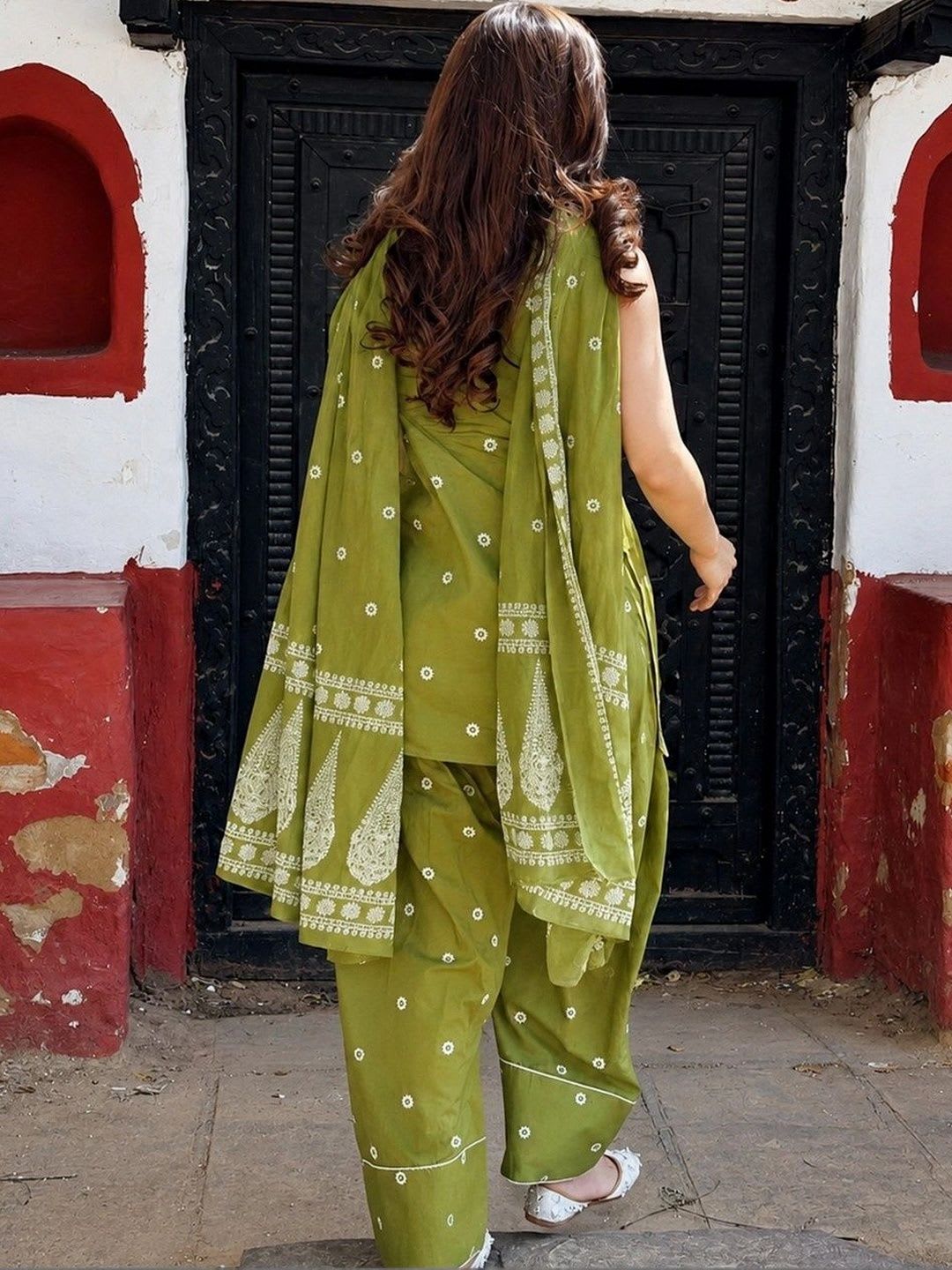 GoSriKi Women's Green Cotton Blend Ptinted Straight Short Kurta With Farshi Salwar Set - right view