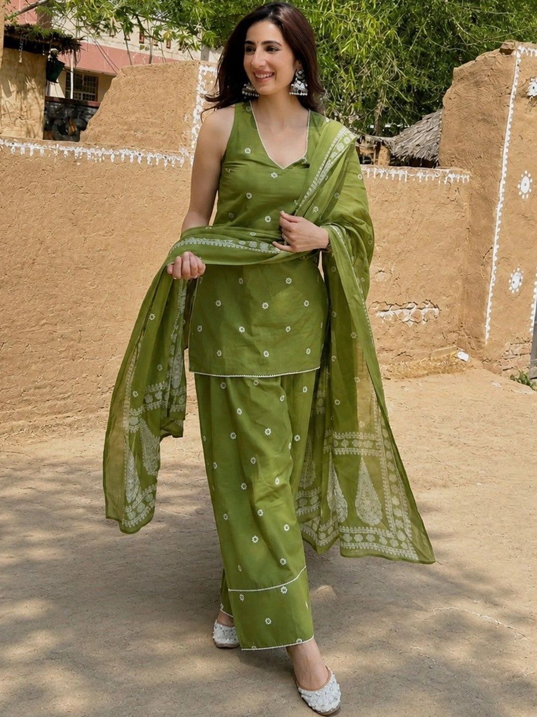 GoSriKi Women's Green Cotton Blend Ptinted Straight Short Kurta With Farshi Salwar Set - default view