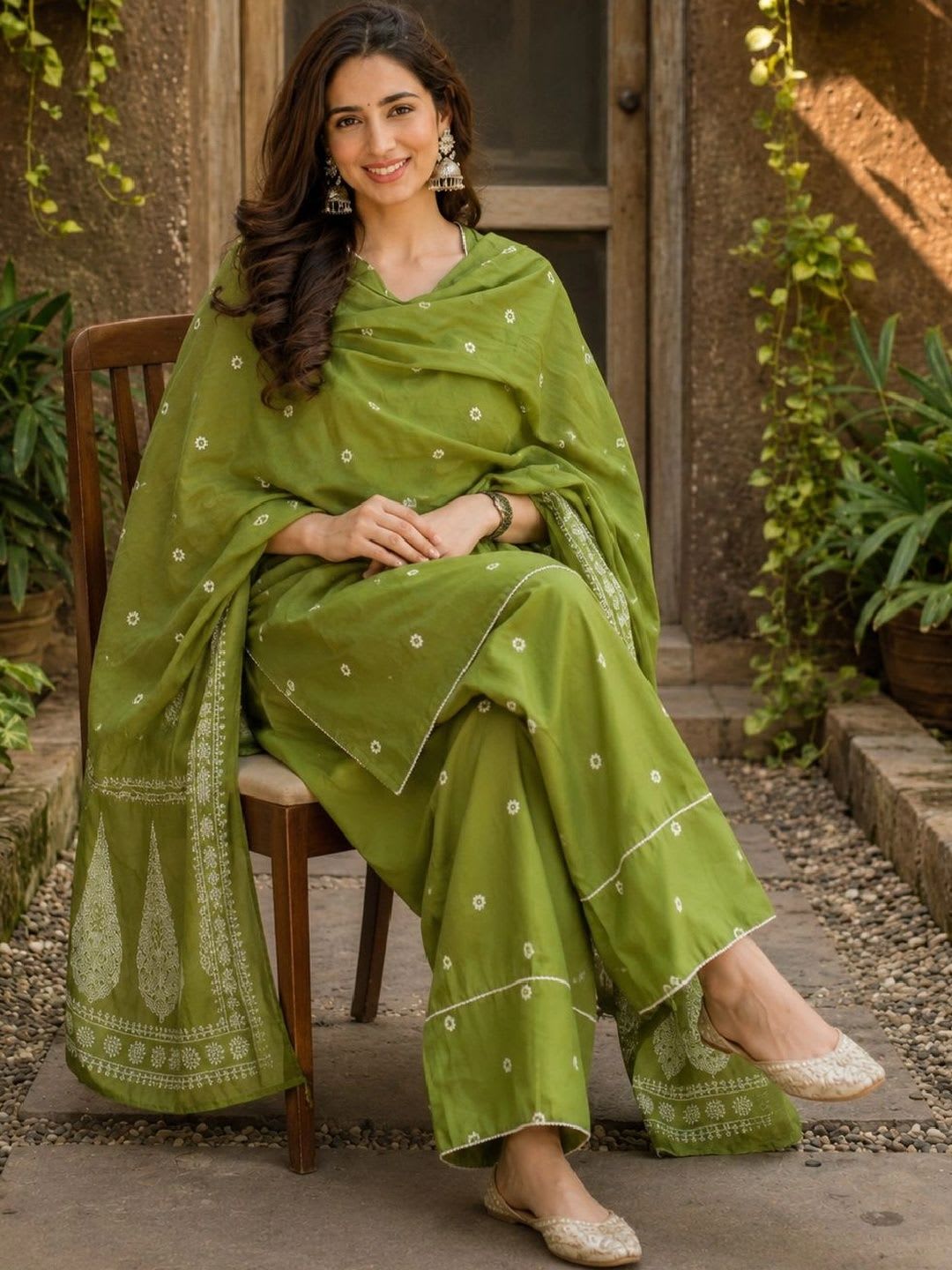 Aaghnya GoSriKi Women's Green Cotton Blend Ptinted Straight Short Kurta With Farshi Salwar Set - back view