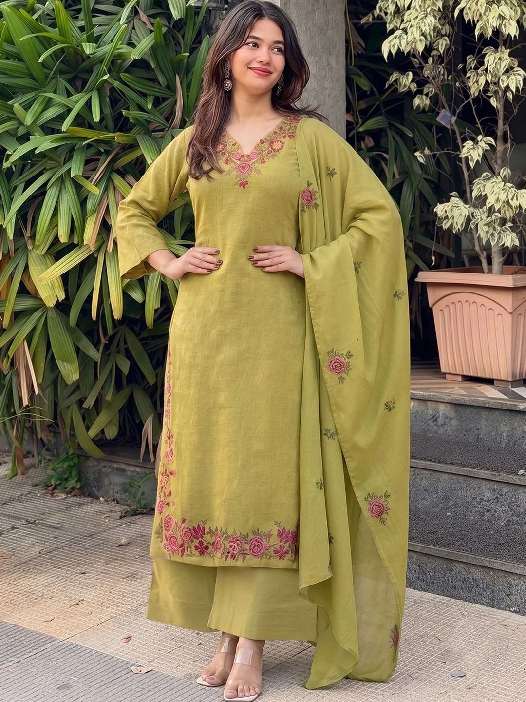 Aaghnya Women Floral Embroidered Regular Thread Work Kurta with Trousers & With Dupatta - default view