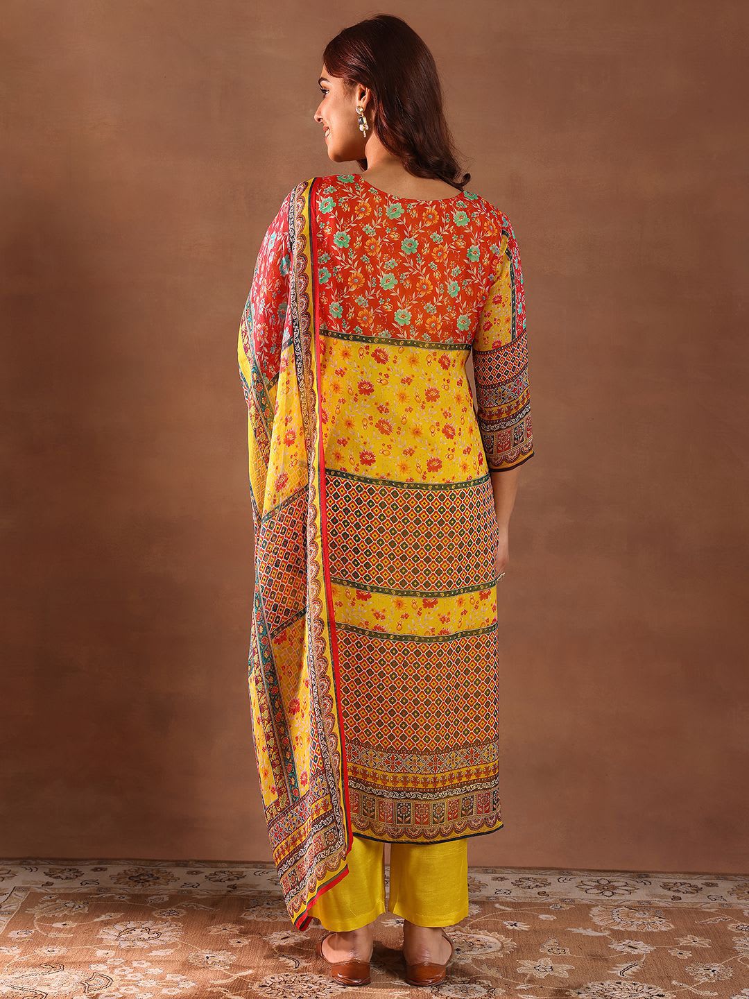 Libas Women Ethnic Motifs Printed Regular Kurta with Trousers & With Dupatta - left view