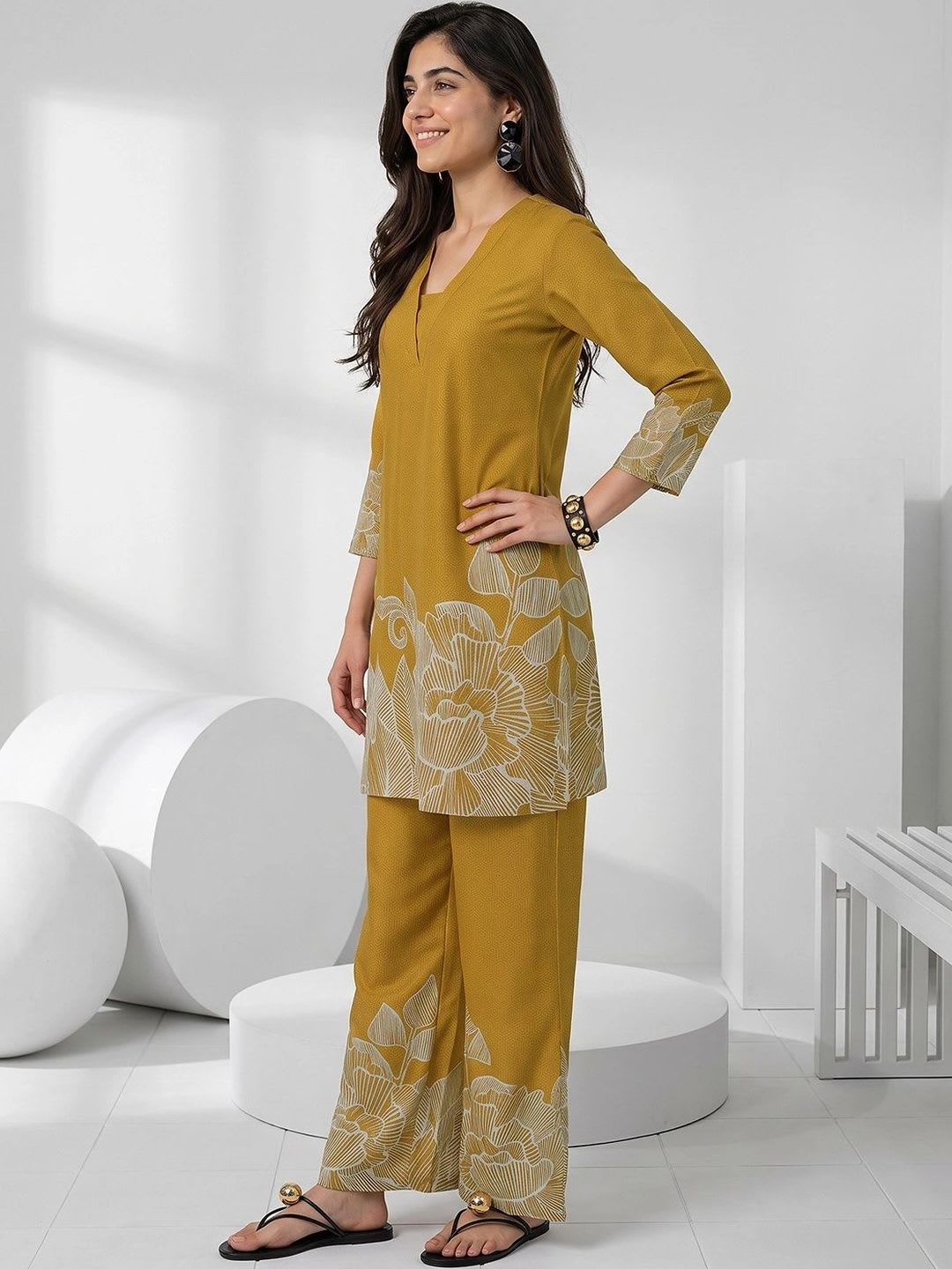 Libas Women Floral Printed Regular Kurta with Trousers - right view