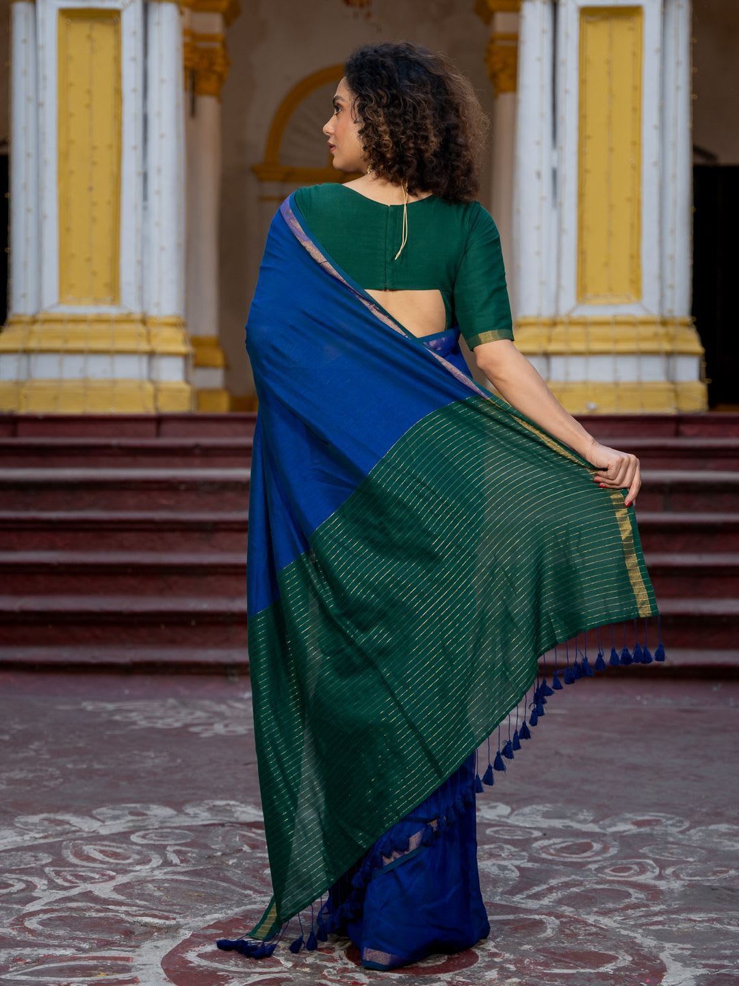 Suta Blue Color Cotton Blend Saree - right view