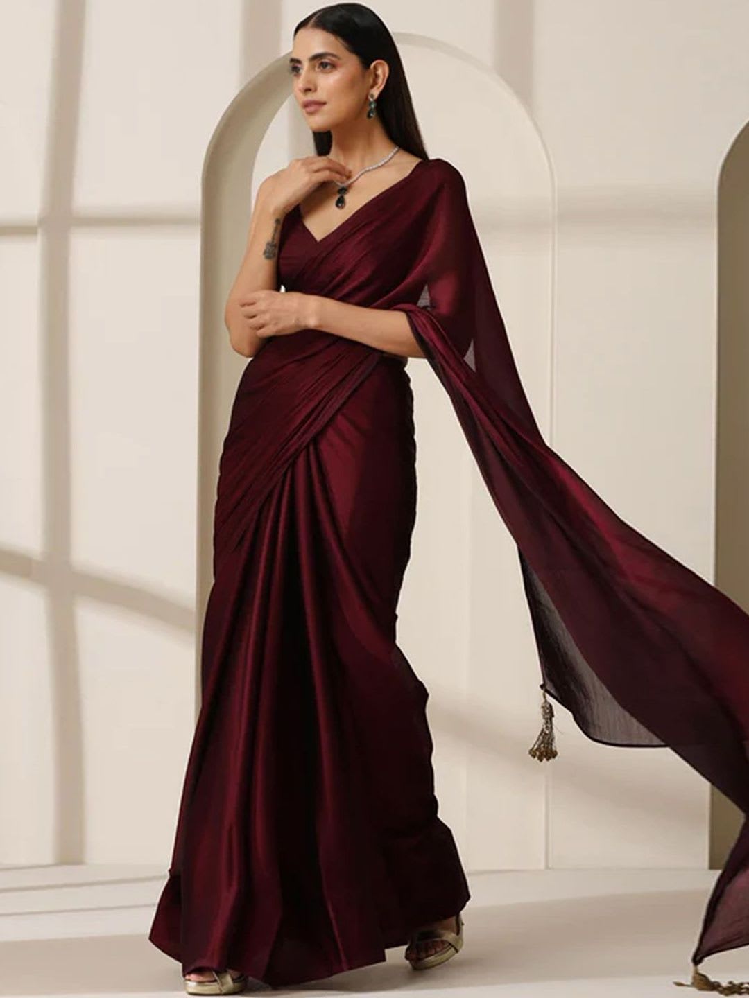 Peachmode Women's Maroon Solid Silk Blend Saree with Unstitched Blouse Piece - right view