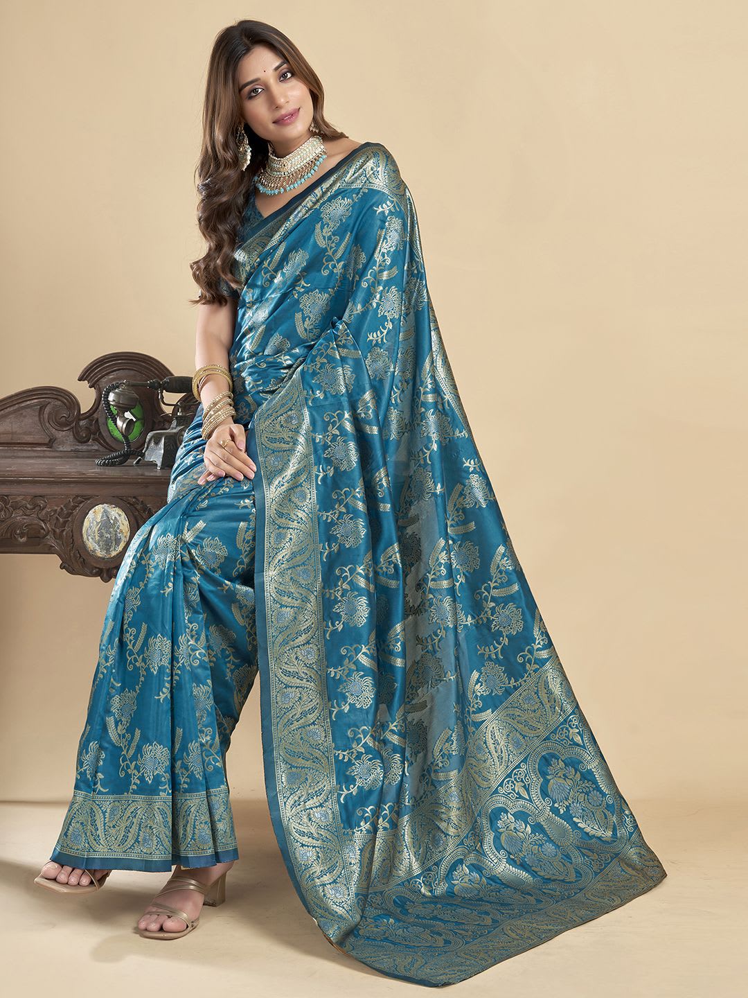 KALINI Woven Design Ethnic Motifs Zari Banarasi Republic Day Saree - right view