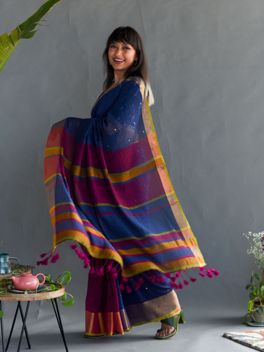 Suta Blue & Pink Embellished Zari Pure Cotton Saree - back view