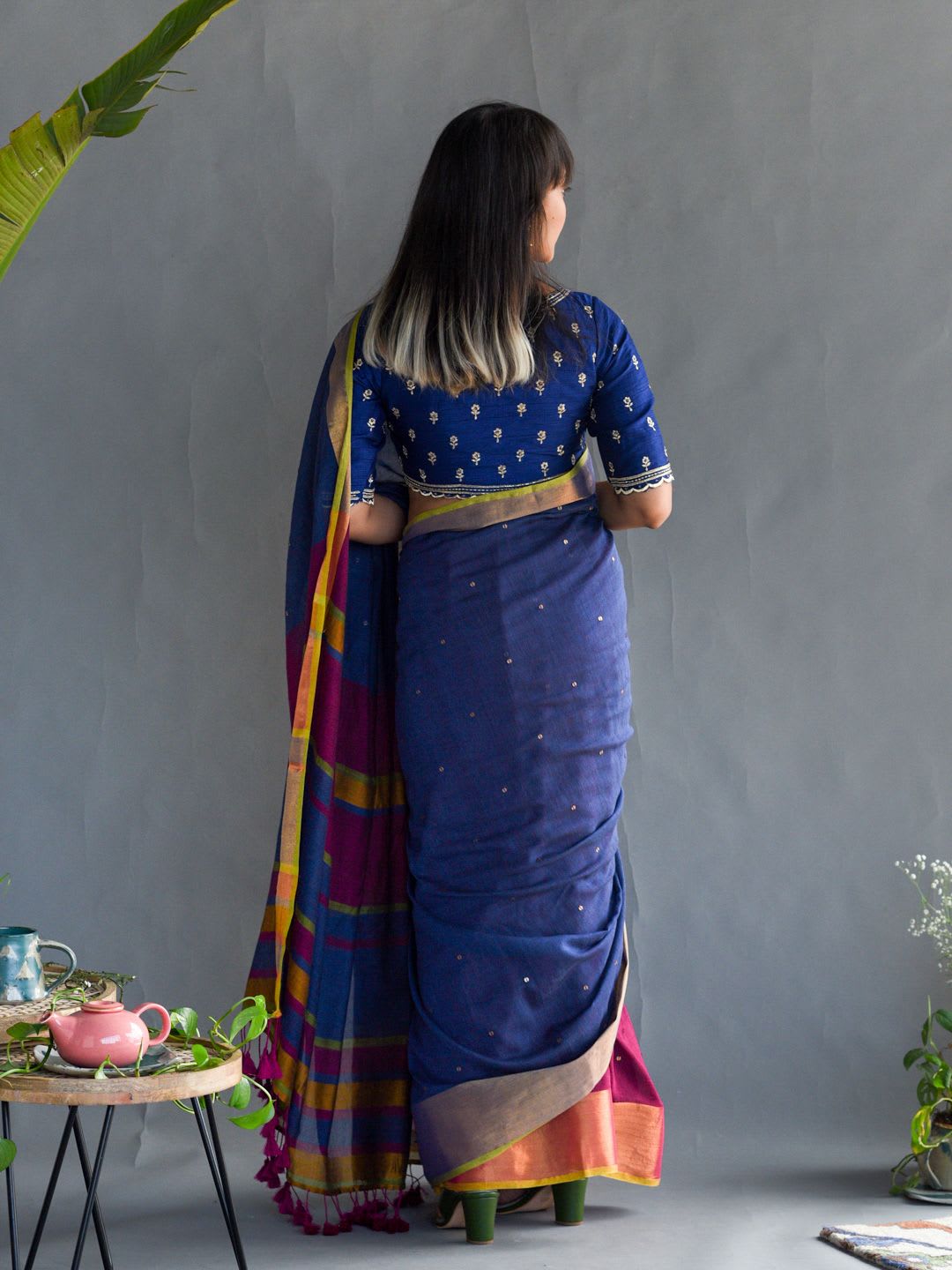 Suta Blue & Pink Embellished Zari Pure Cotton Saree - right view