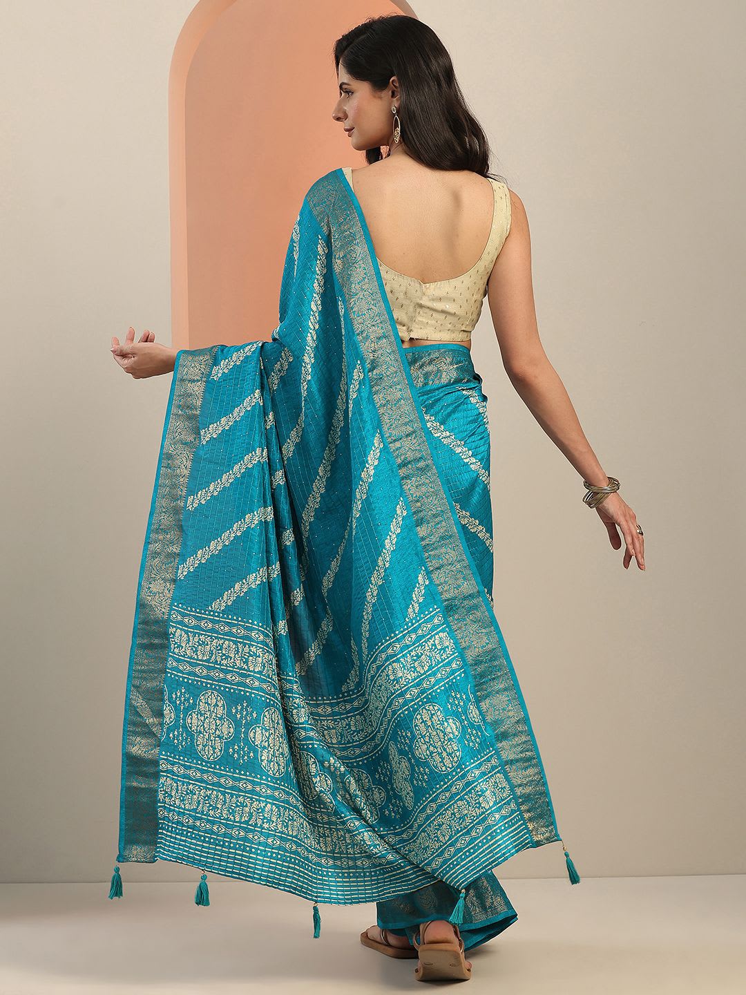 Libas Blue Printed Saree With Unstitched Blouse Piece - right view