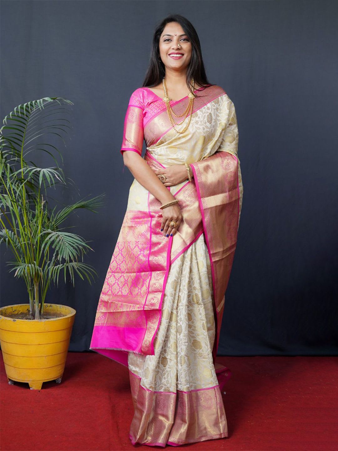 Royal Rajgharana Saree Woven Design Zari Kanjeevaram Sarees - default view