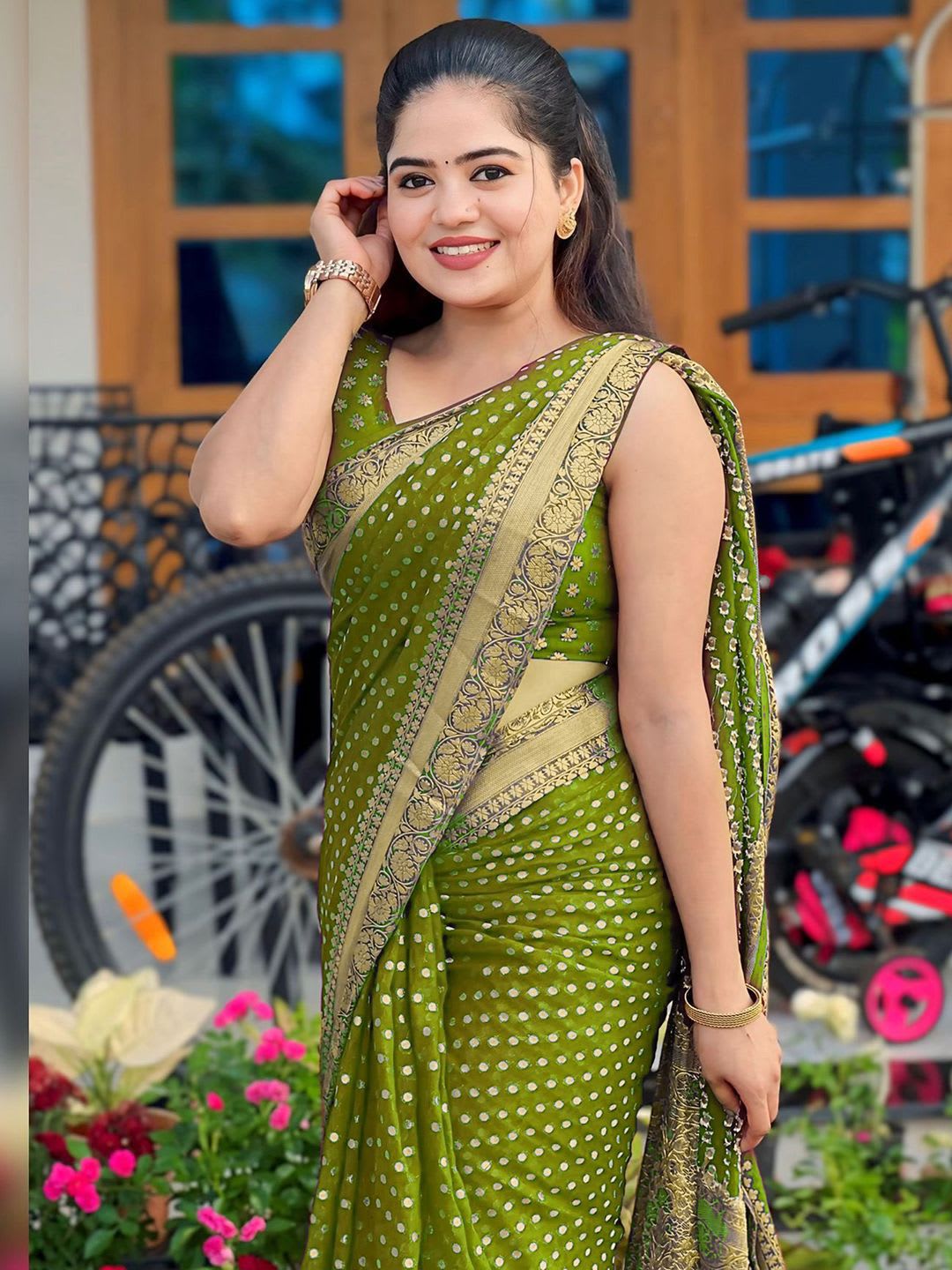 KALINI Polka Dots Woven Design Zari Republic Day Saree - right view