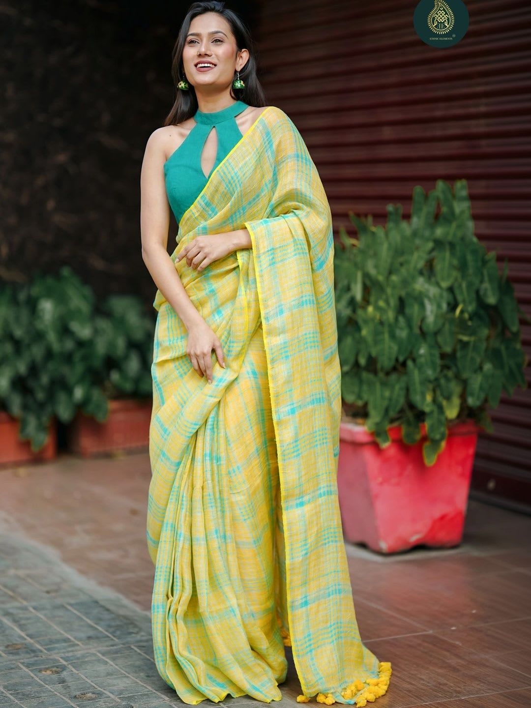 ALMAARI FASHION Checked Pure Cotton Khadi Saree - default view
