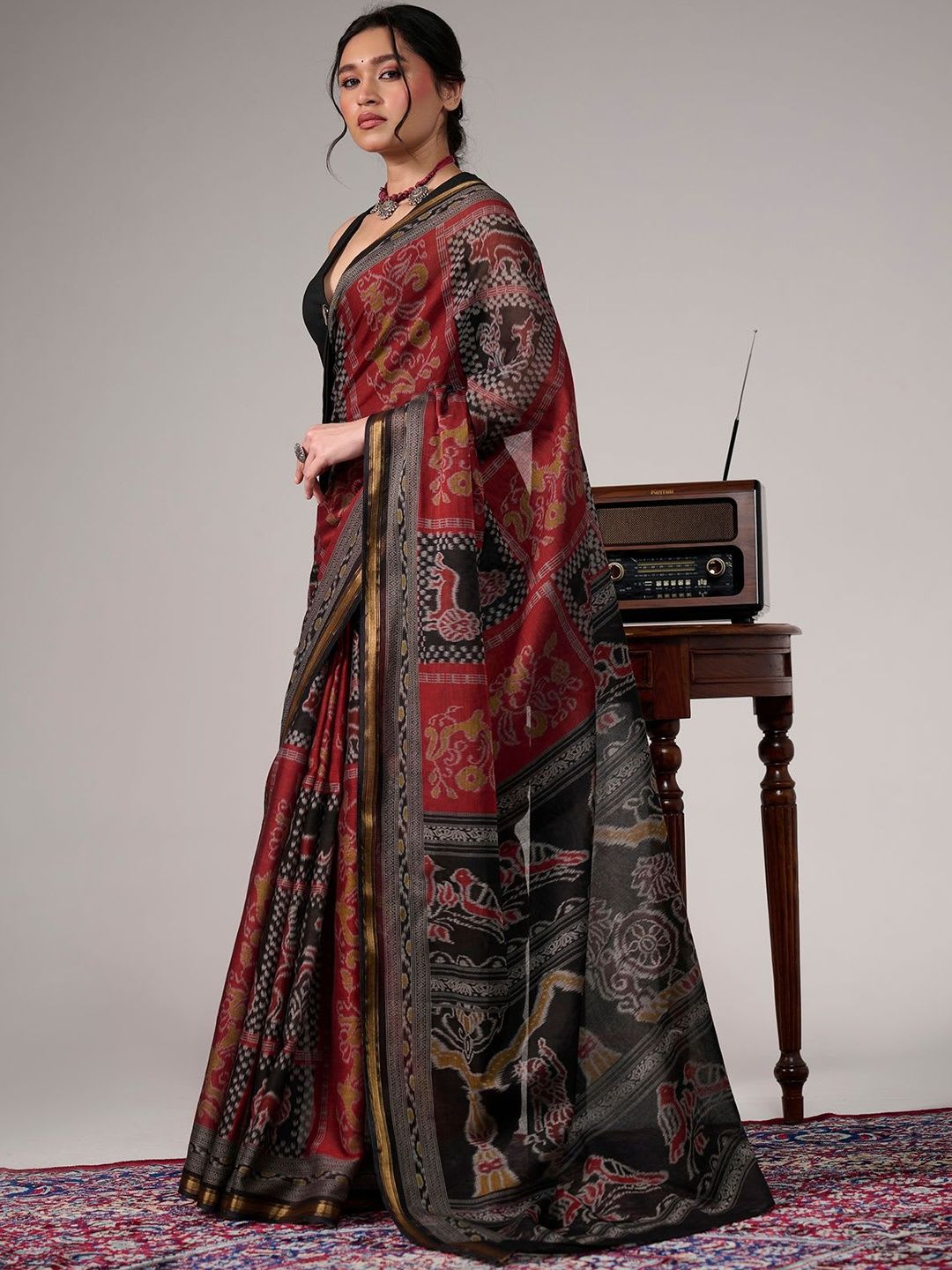 Ekana Ethnic Motifs Woven Design Pure Cotton Ikat Saree - left view