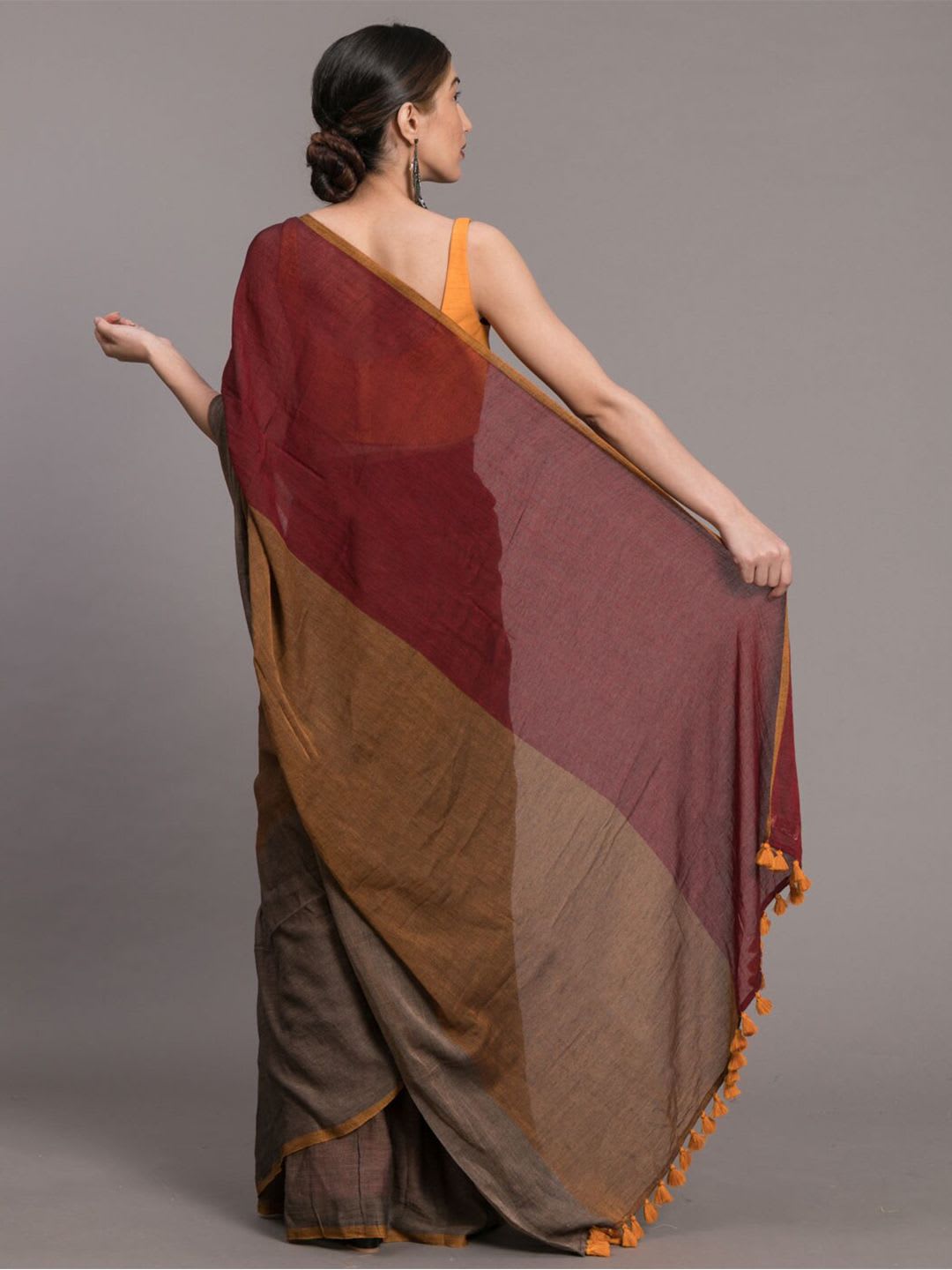 Suta Grey & Maroon Colourblocked Pure Cotton Saree - right view