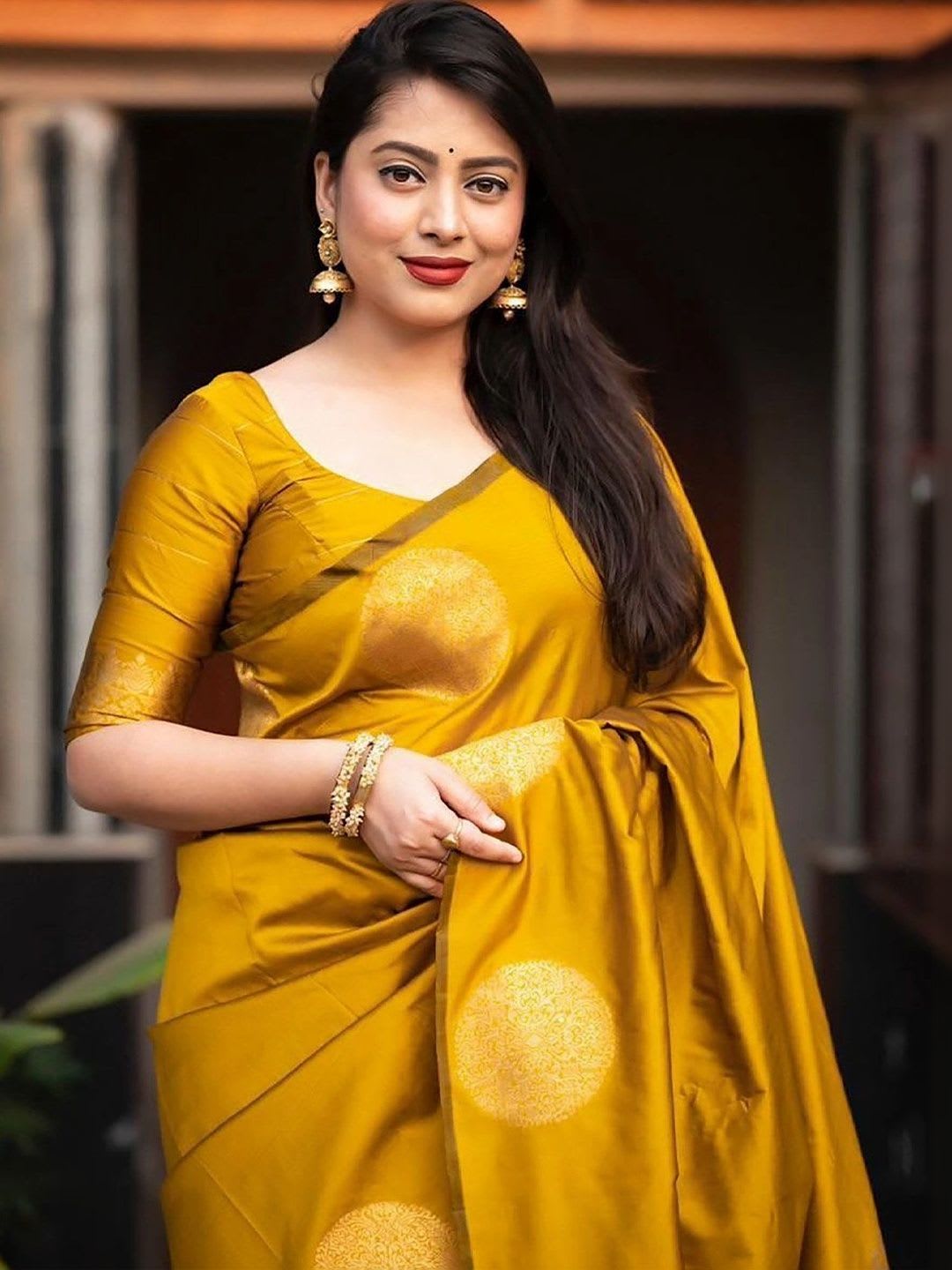 BerMondsey Zari Silk Blend Banarasi Saree - back view