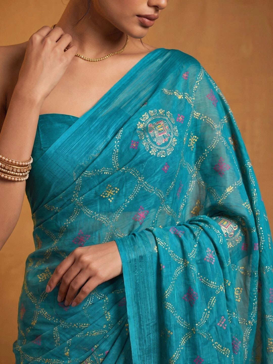 DRIP CHOWK Bandhani Pure Chiffon Saree - right view