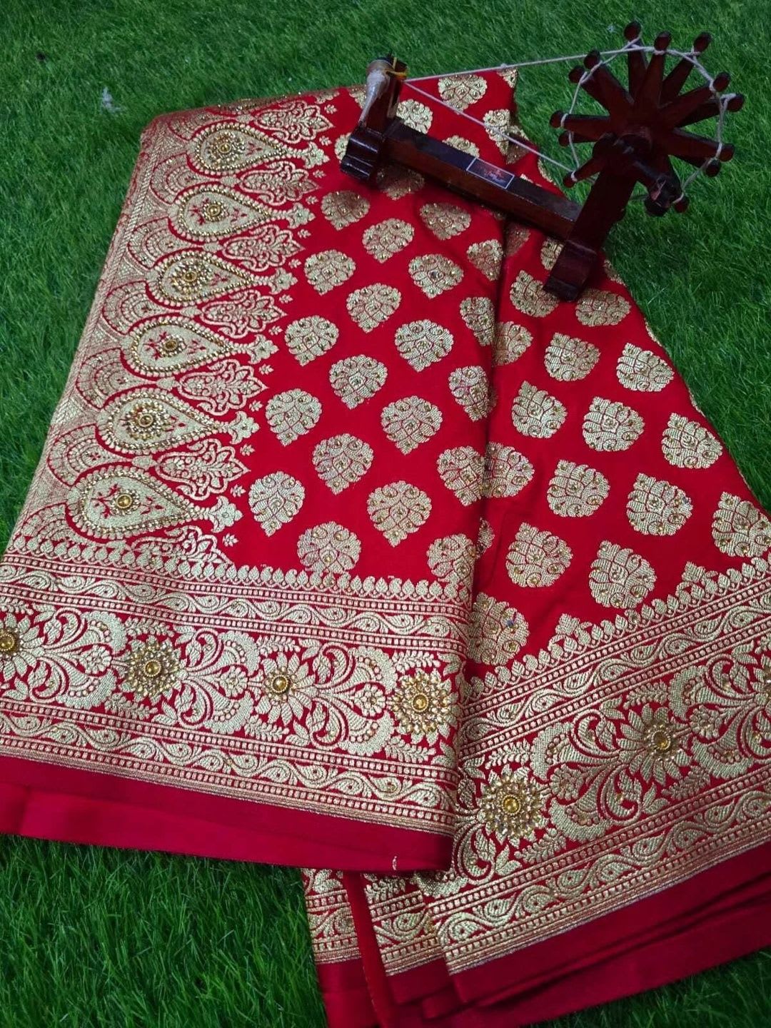 FIZAKURTI Paisley Zari Satin Banarasi Saree - default view