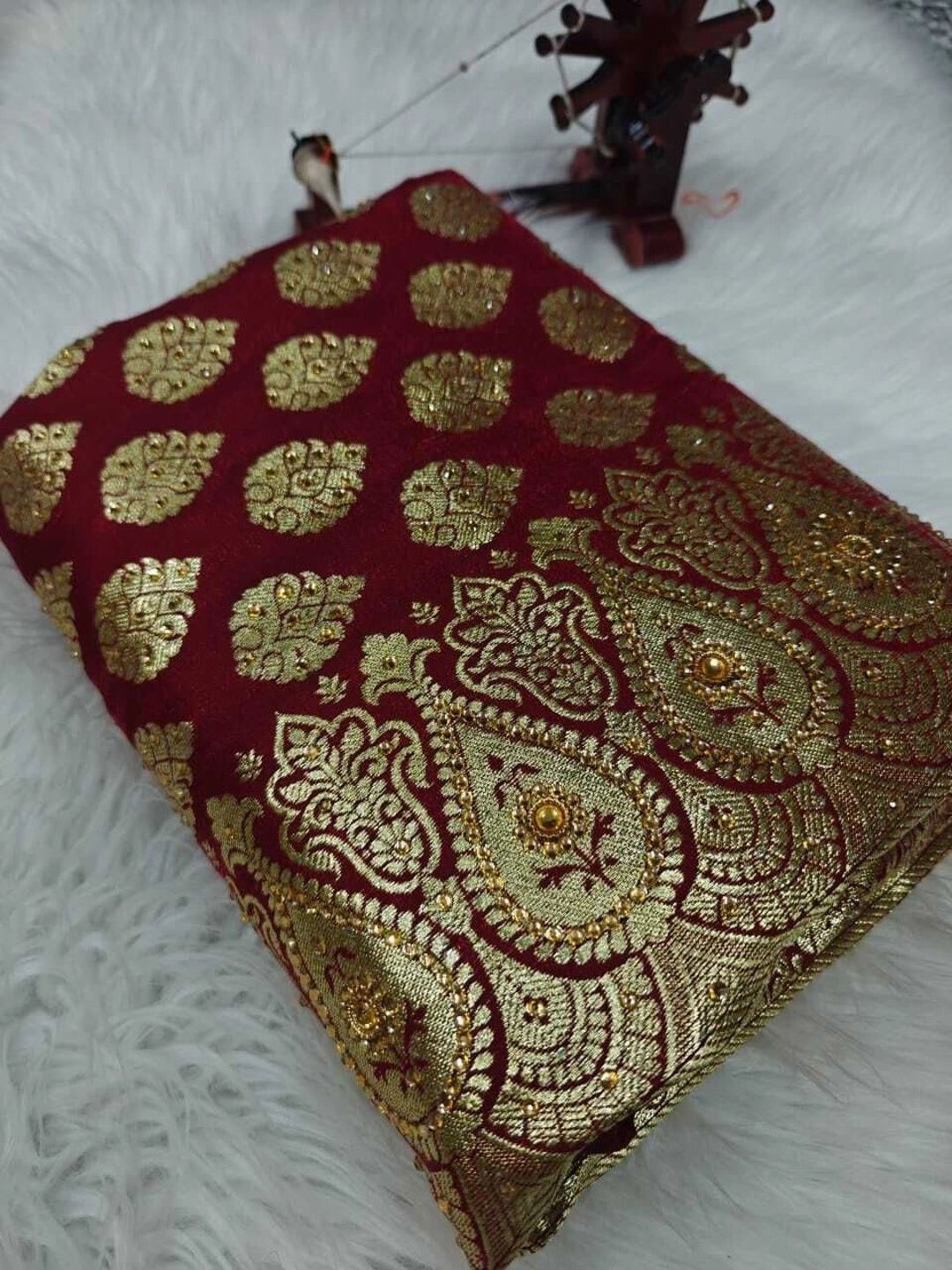 VIHA CREATION Woven Design Zari Satin Banarasi Saree - left view