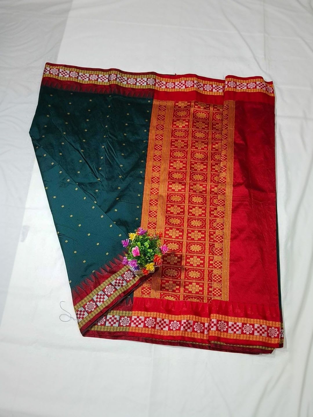 FIZAKURTI Zari Silk Blend Sambalpuri Saree - default view
