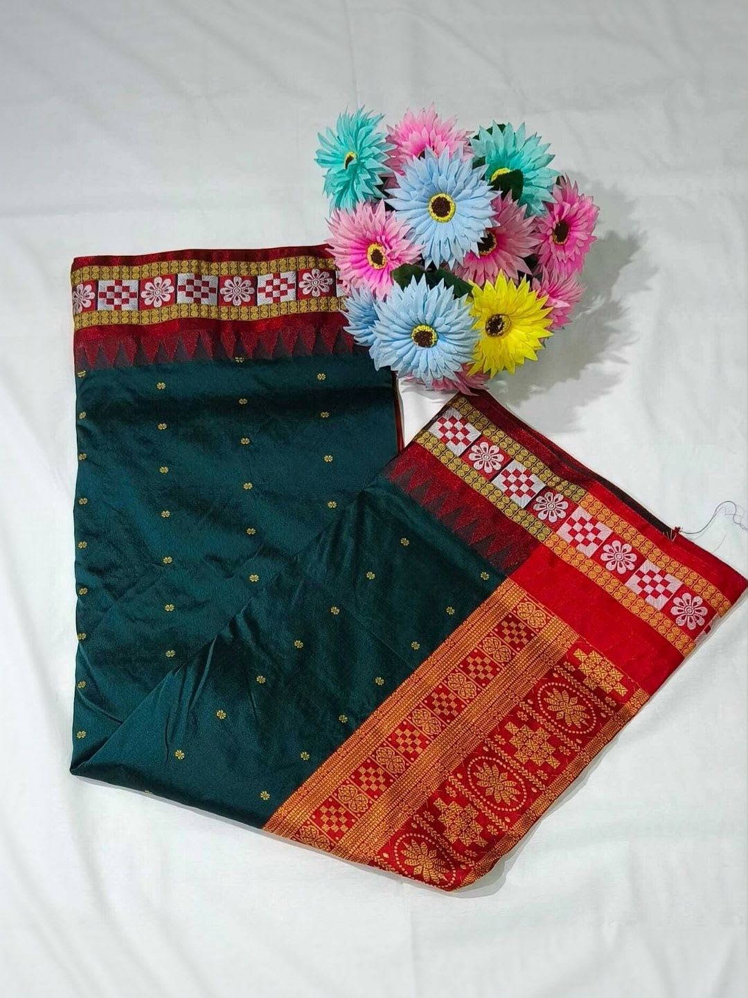 FIZAKURTI Zari Silk Blend Sambalpuri Saree - right view