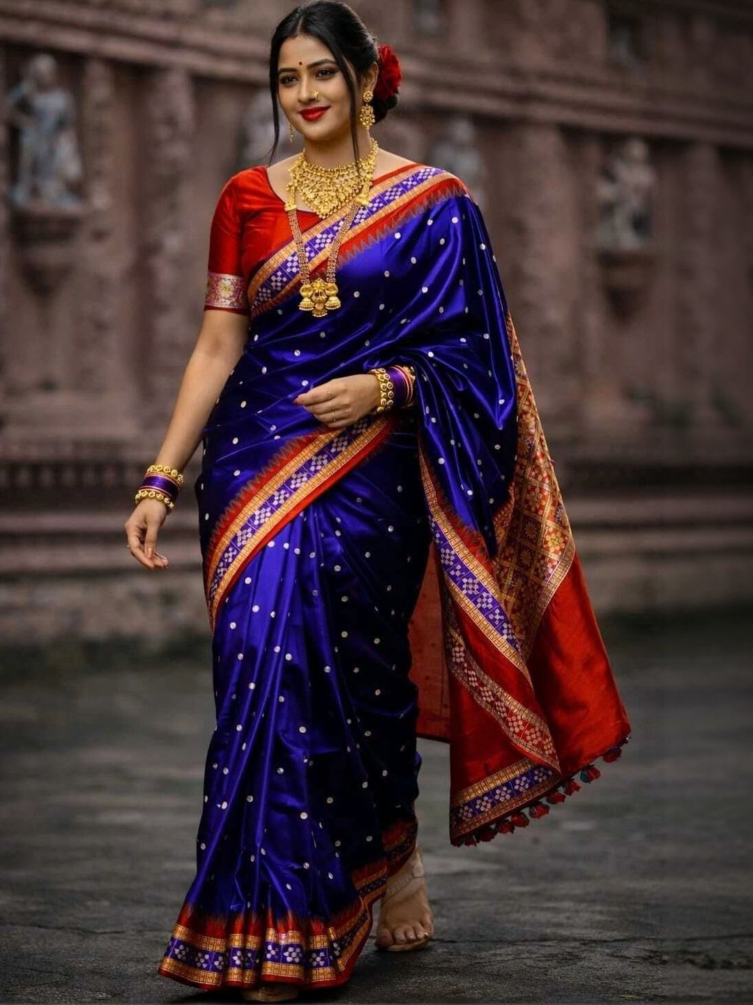 VIHA CREATION Polka Dot Zari Silk Blend Sambalpuri Saree - right view