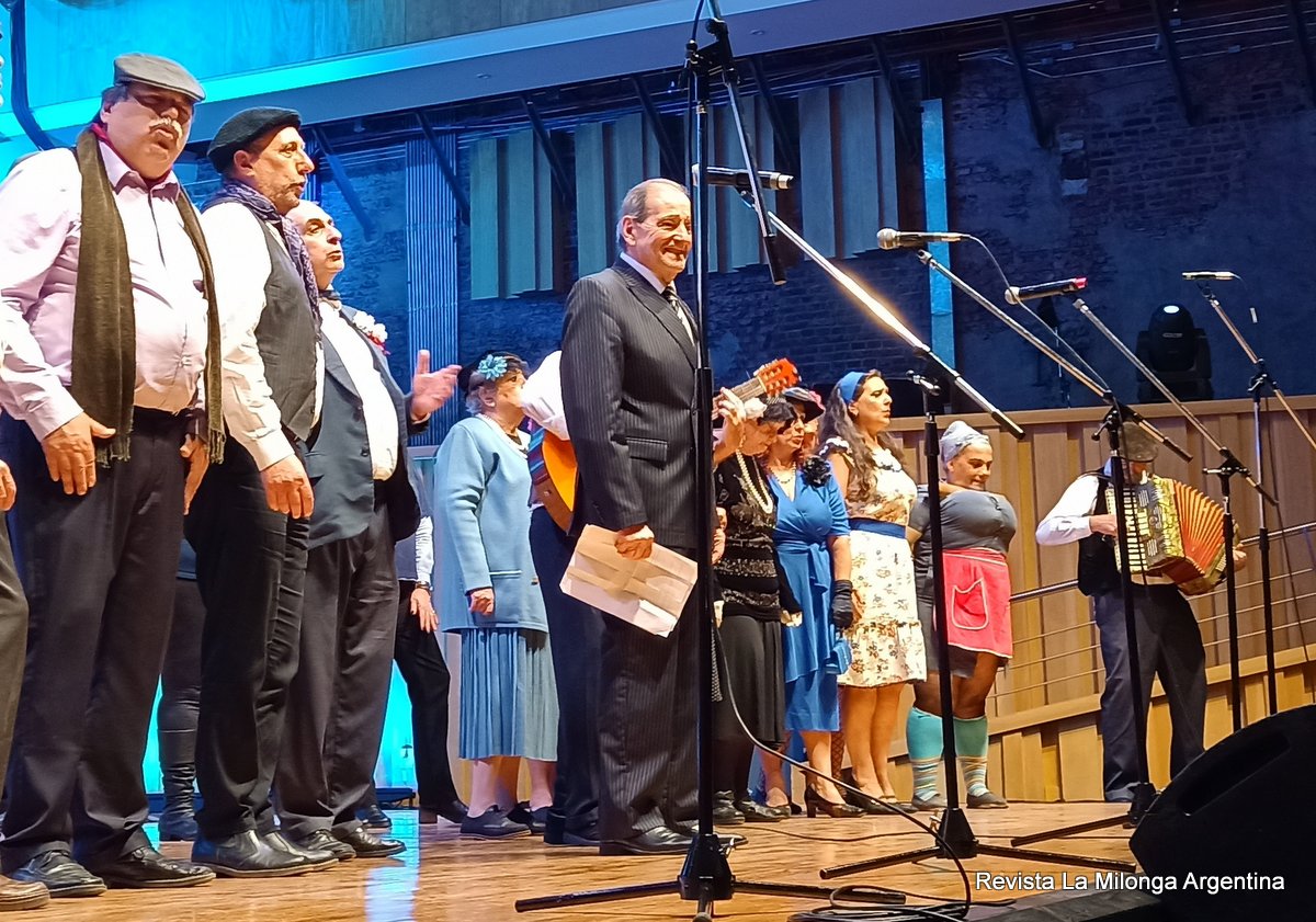 A pura comparsa comenzó el Festival-Mundial