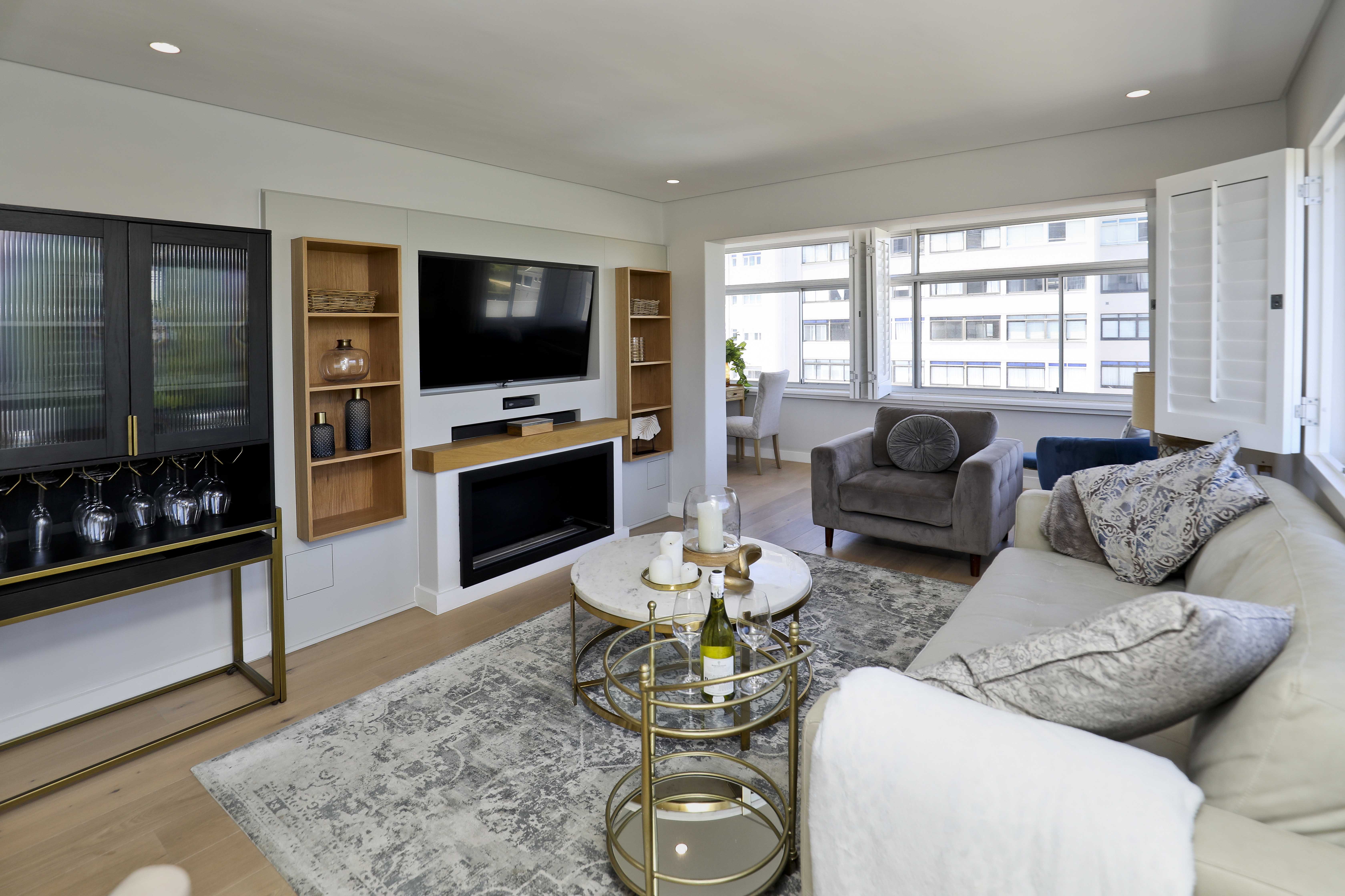 Stunning Apartment with 180 views thumbnail 3