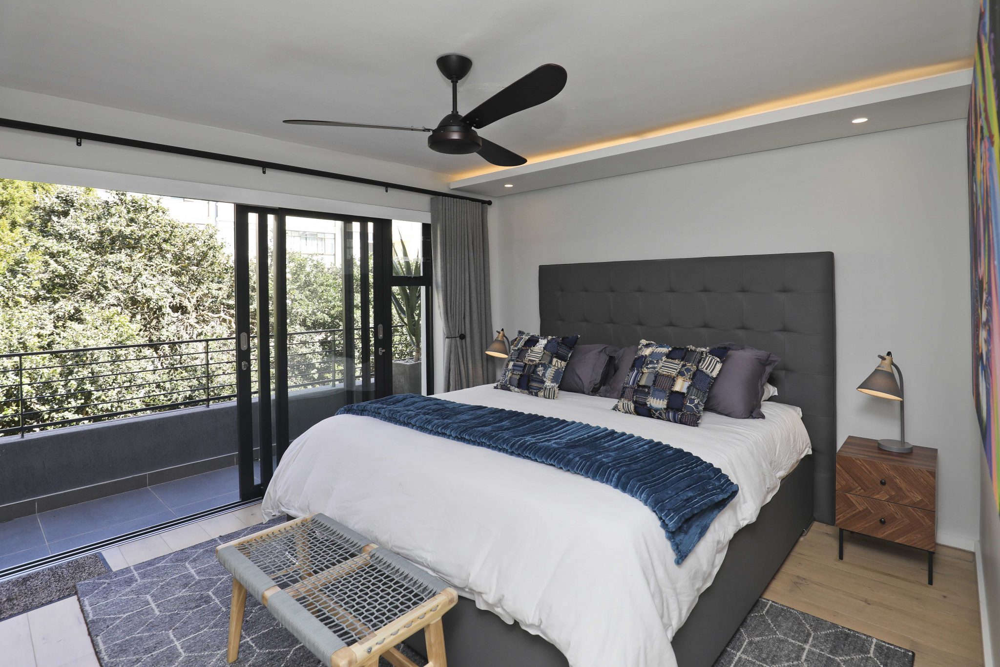 Beautifully decorated 2-bedroom apartment in Sea Point