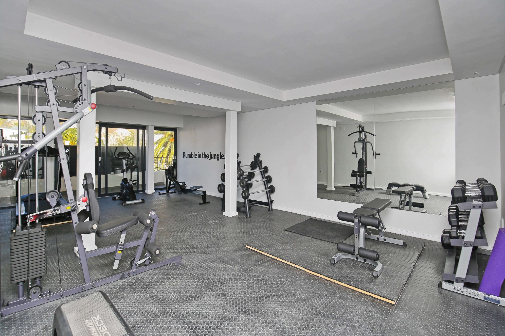 Brand new 2 bed apt, Sea Point thumbnail 4