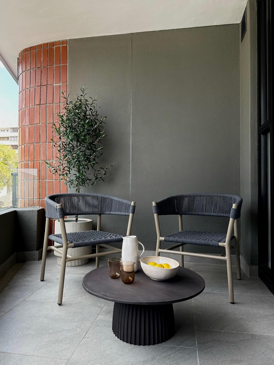 Designer apartment with Mountain views thumbnail 3