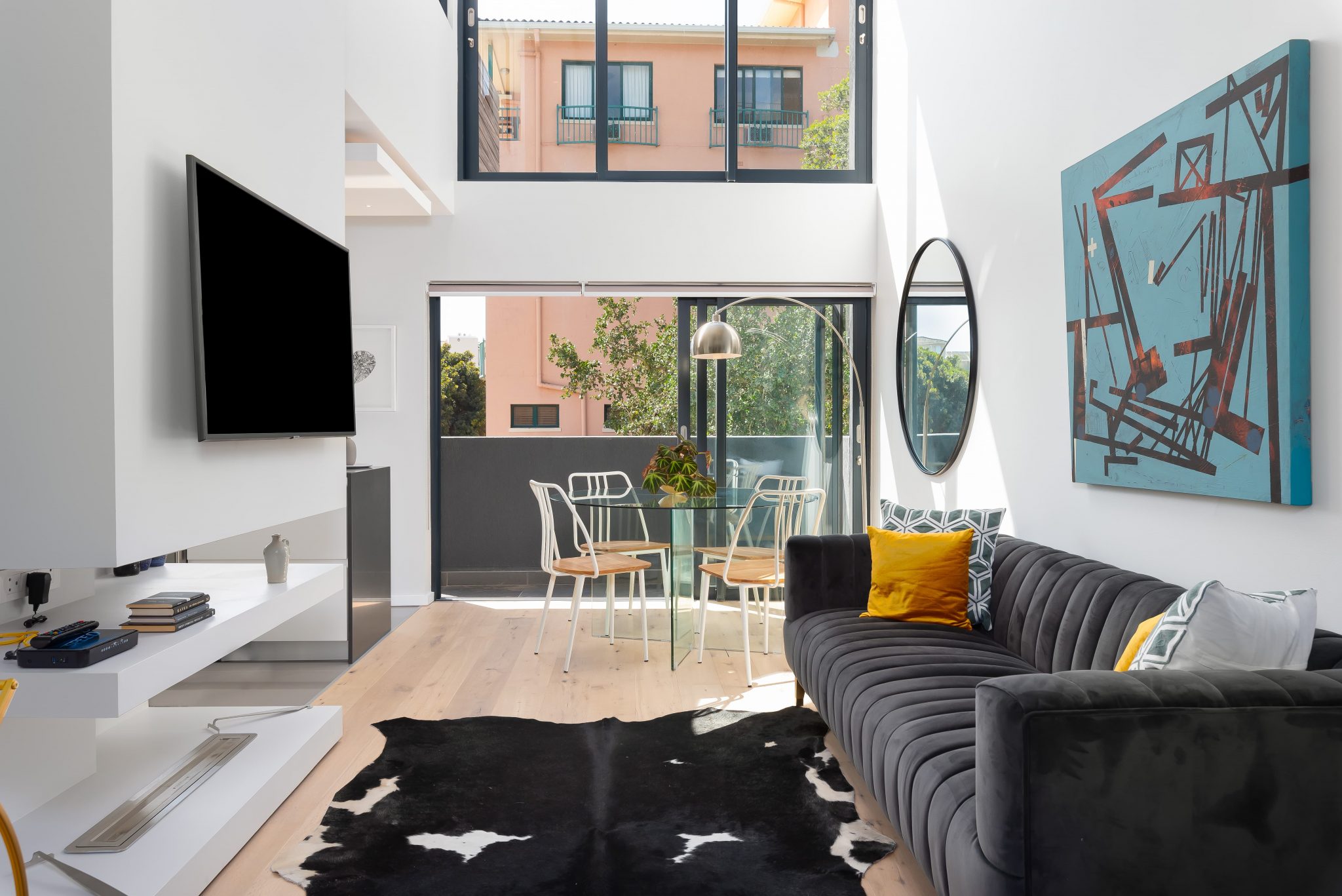 Double volume 2 bedroom apt in best part of Sea Point thumbnail 4