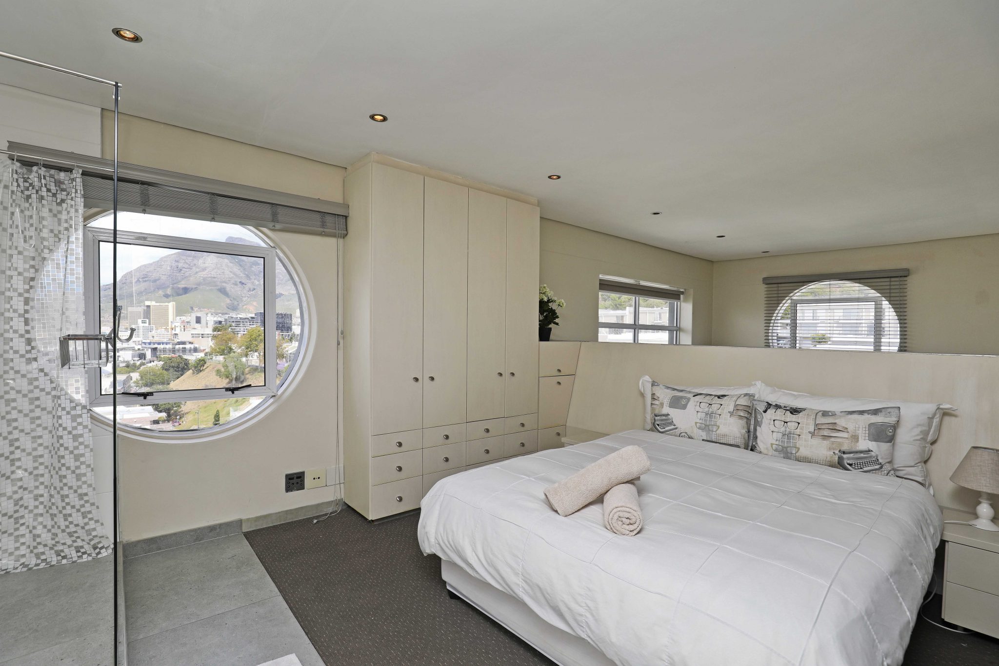 Double volume 1 bed apartment, Green Point