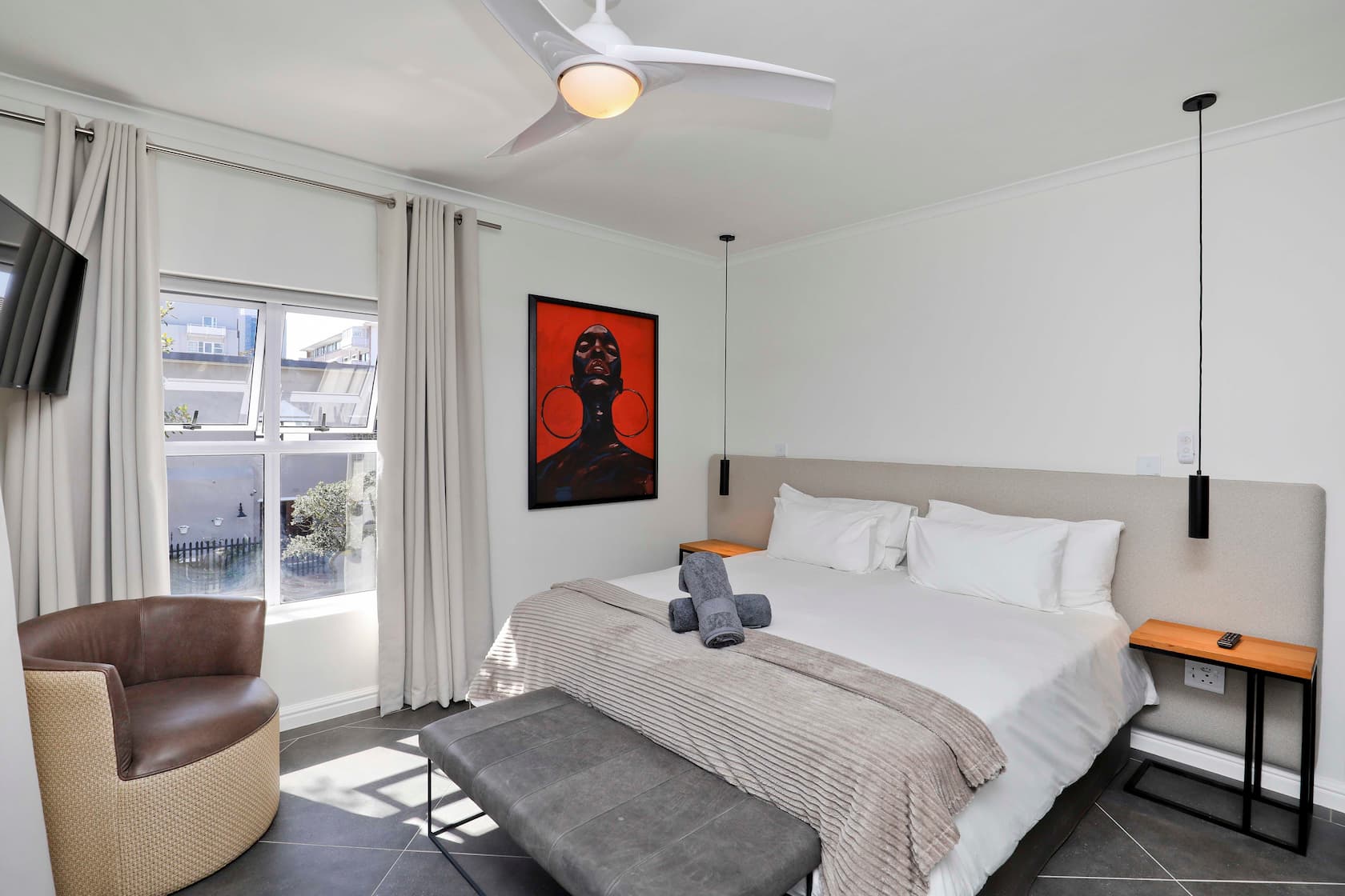 Gorgeous 3 bedroom apartment in Sea Point thumbnail 4