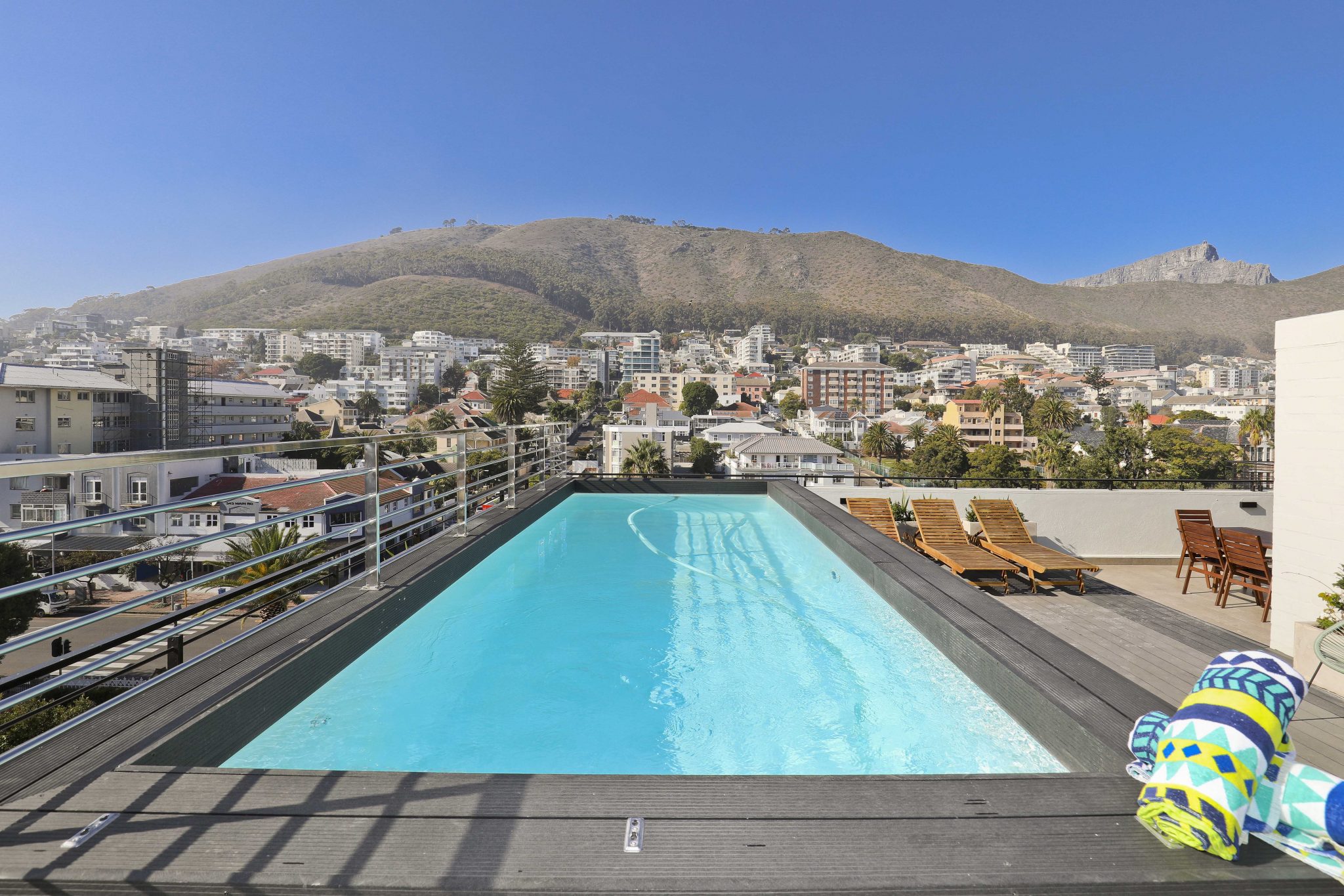 High spec 1 bedroom apt in Sea Point thumbnail 2