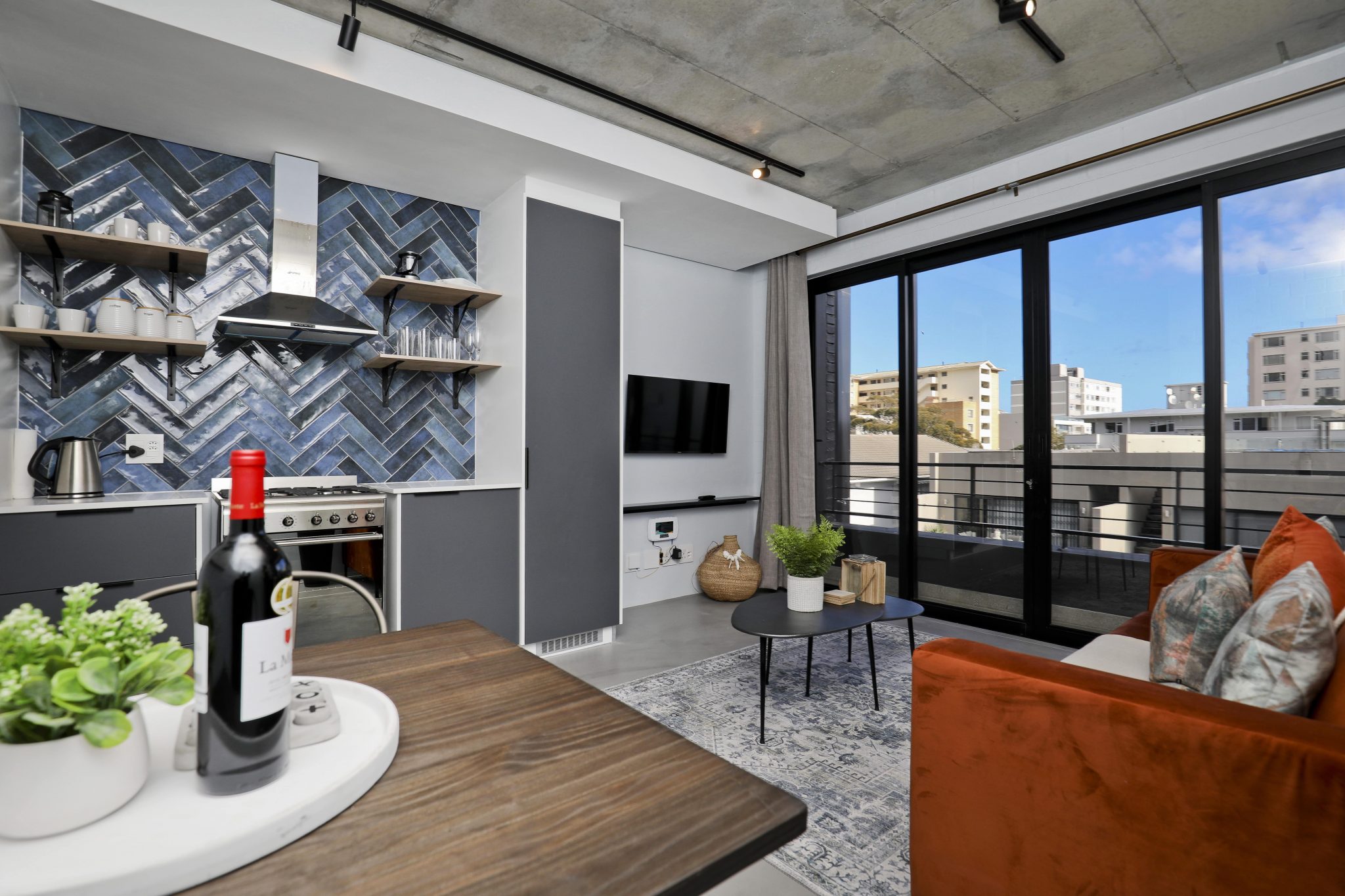 High spec 1 bedroom apt in Sea Point thumbnail 4